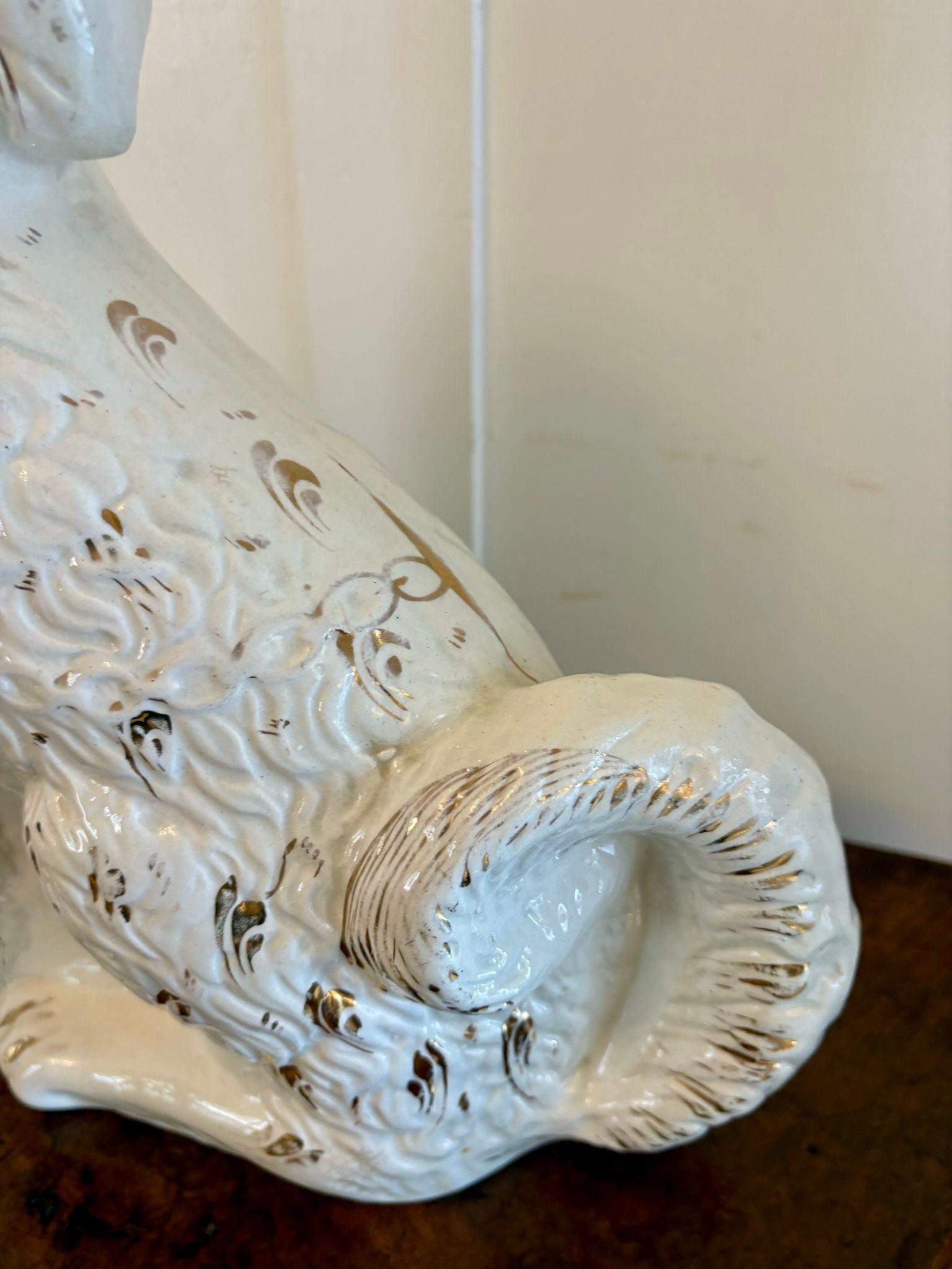 Paire d'anciens chiens de Staffordshire de qualité victorienne en vente 3