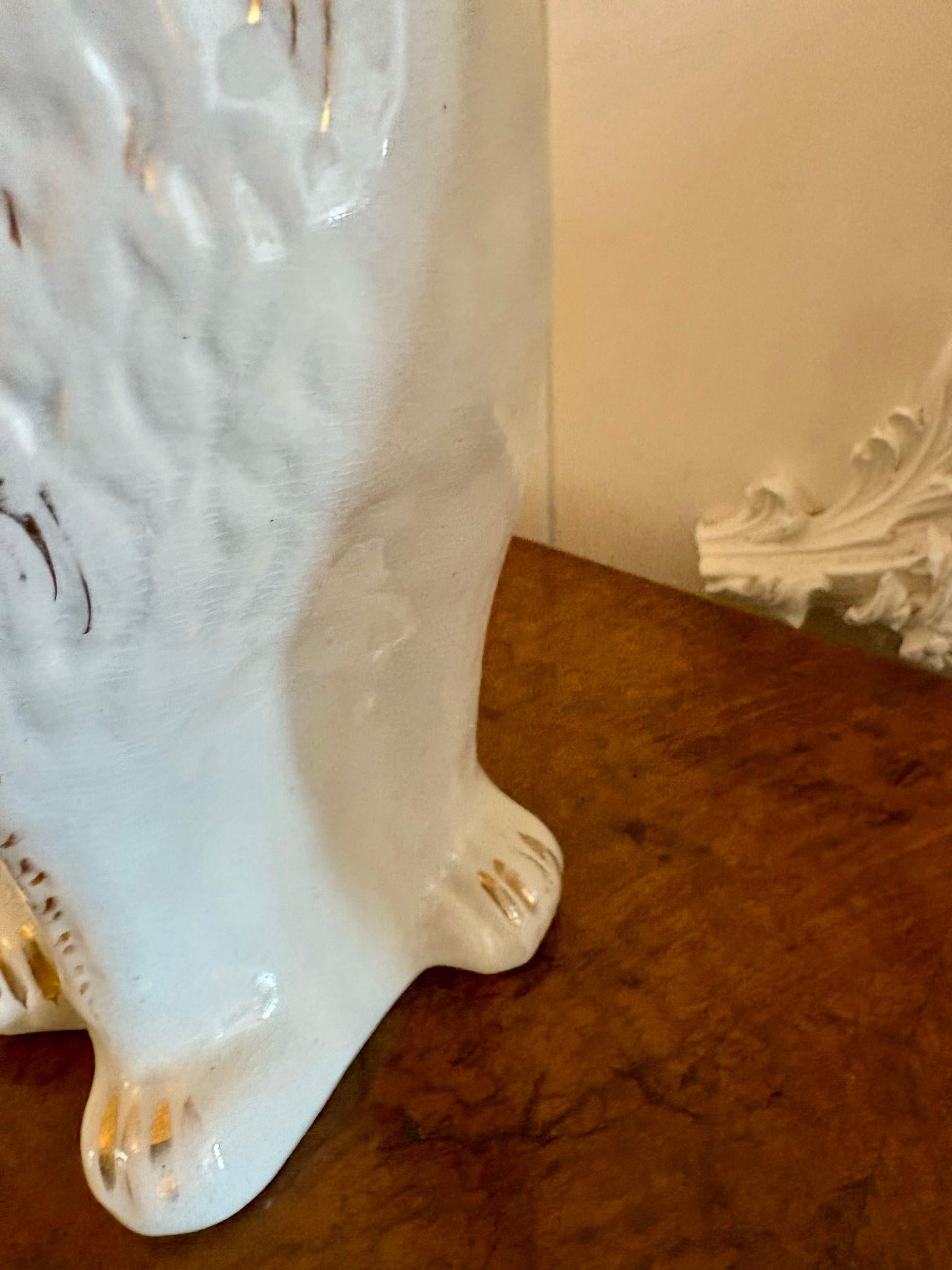Céramique Paire d'anciens chiens de Staffordshire de qualité victorienne en vente
