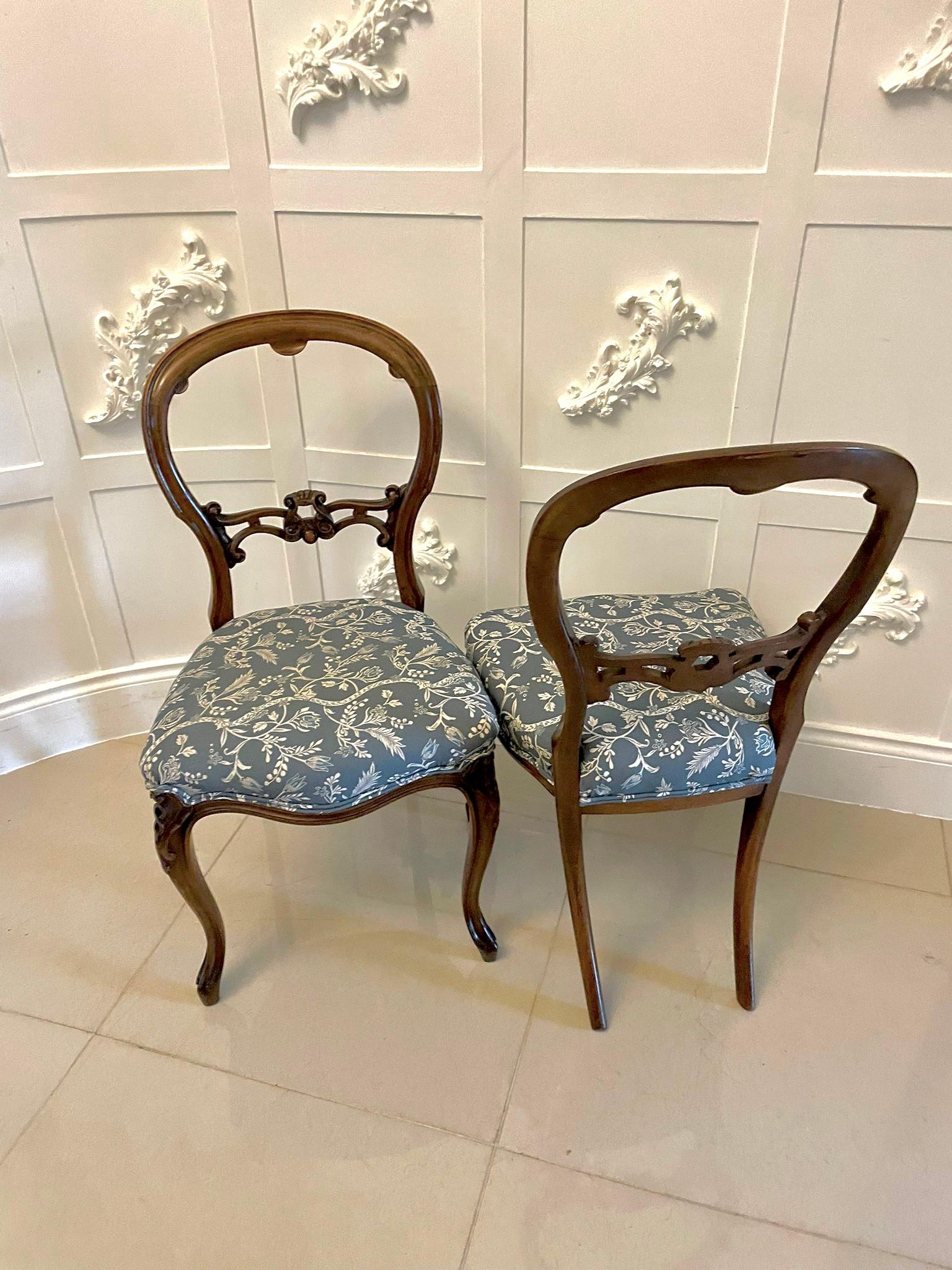 English Pair of Antique Victorian Quality Walnut Side Chairs  For Sale