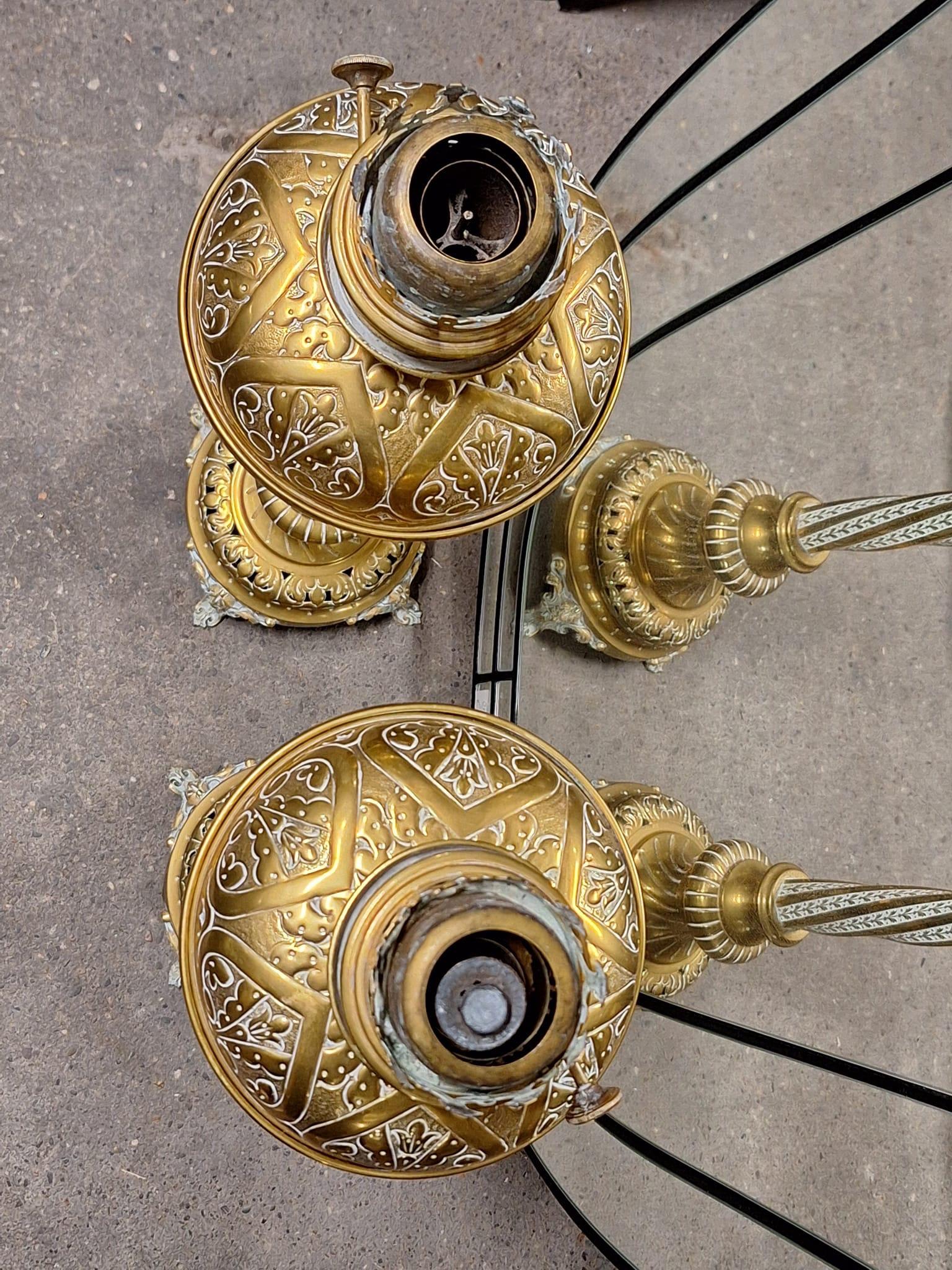 Paar antike viktorianische Messing-Öllampen mit Schilfrohrsäulen im Angebot 4