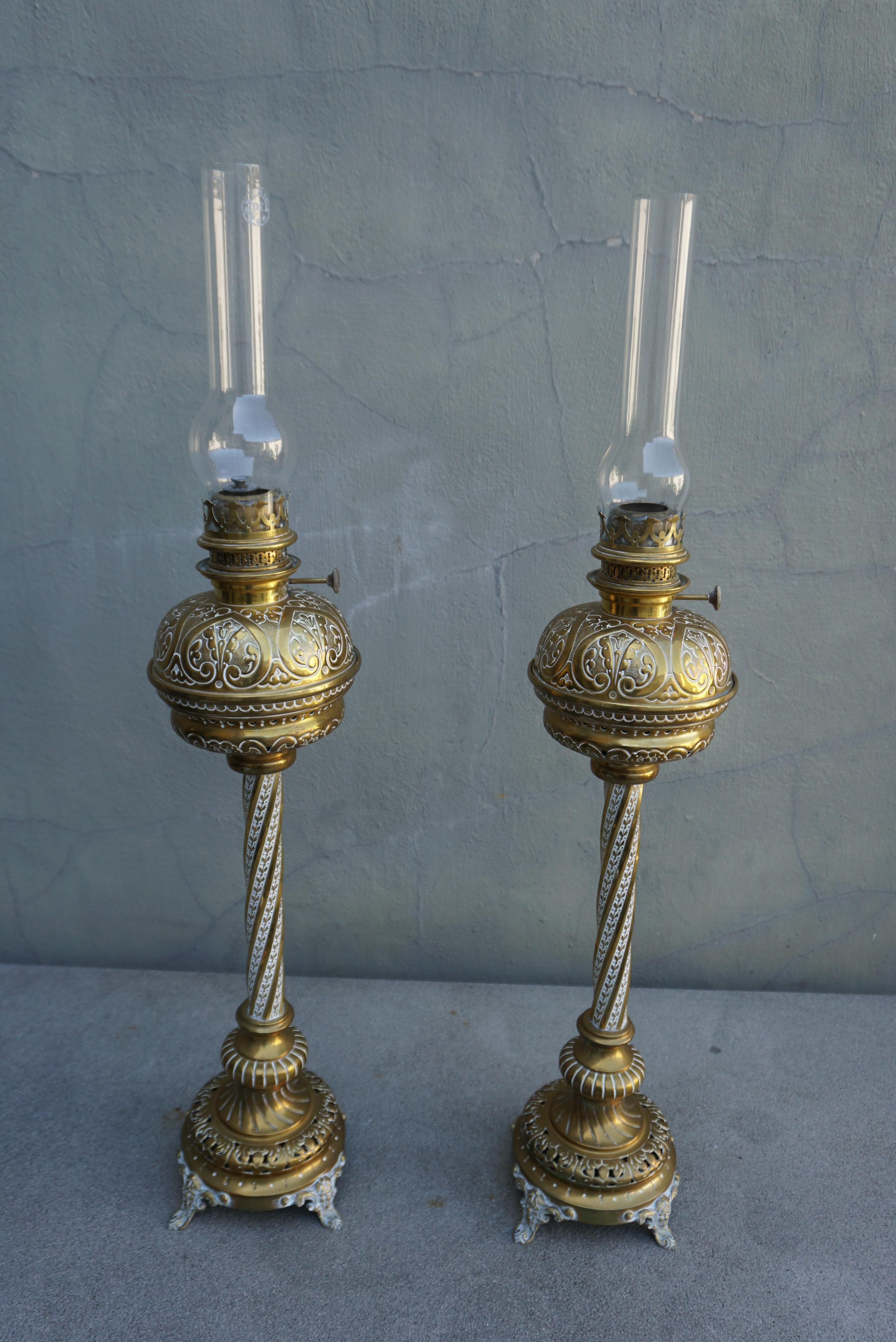 Belgian Pair of Antique Victorian Reeded Column Brass Oil Lamps For Sale
