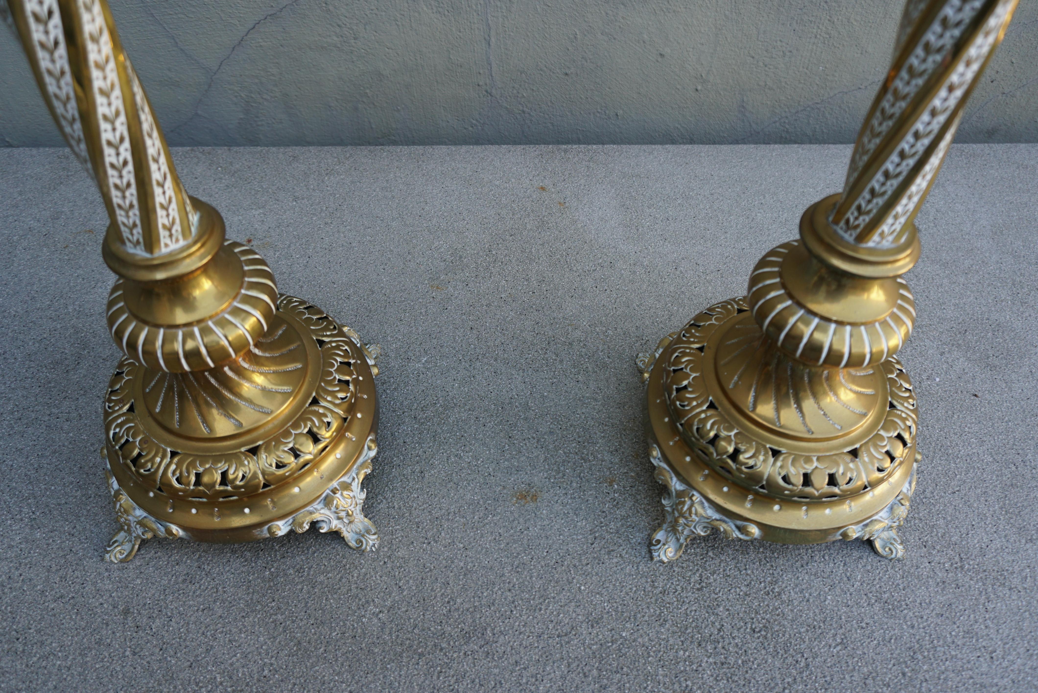 Pair of Antique Victorian Reeded Column Brass Oil Lamps In Good Condition For Sale In Antwerp, BE