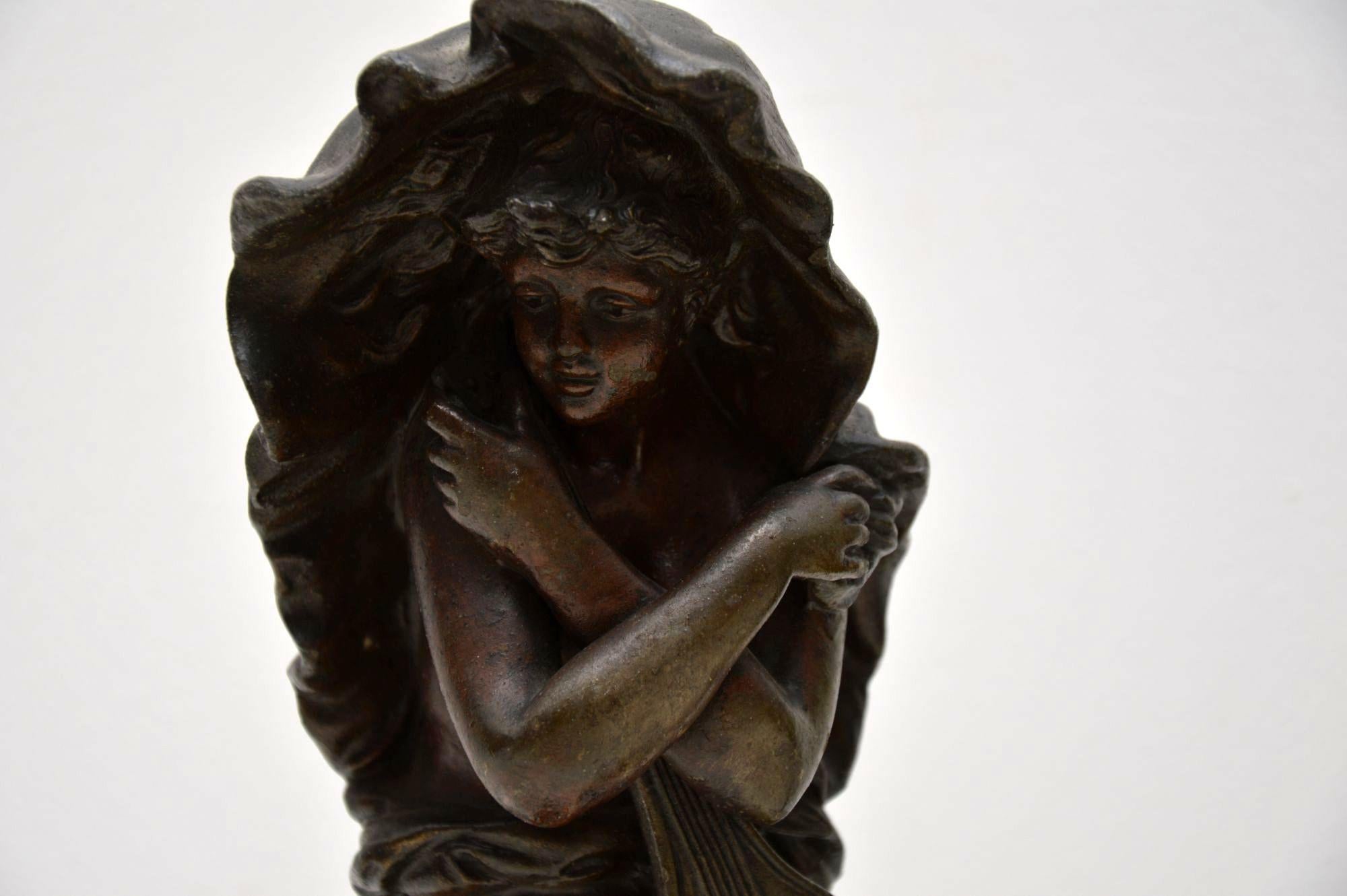 Vittoriano Coppia di antiche statuette vittoriane in spelter in vendita