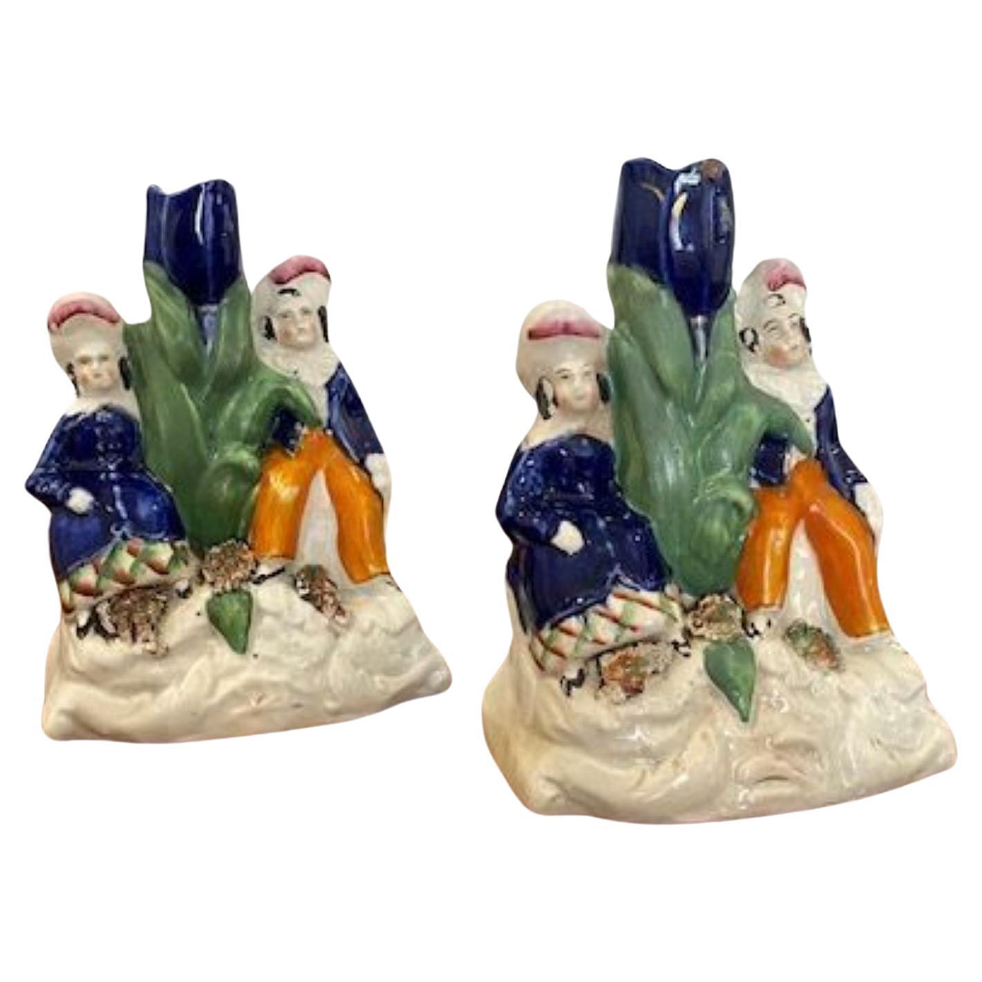 Paire de bougeoirs Staffordshire victoriens anciens