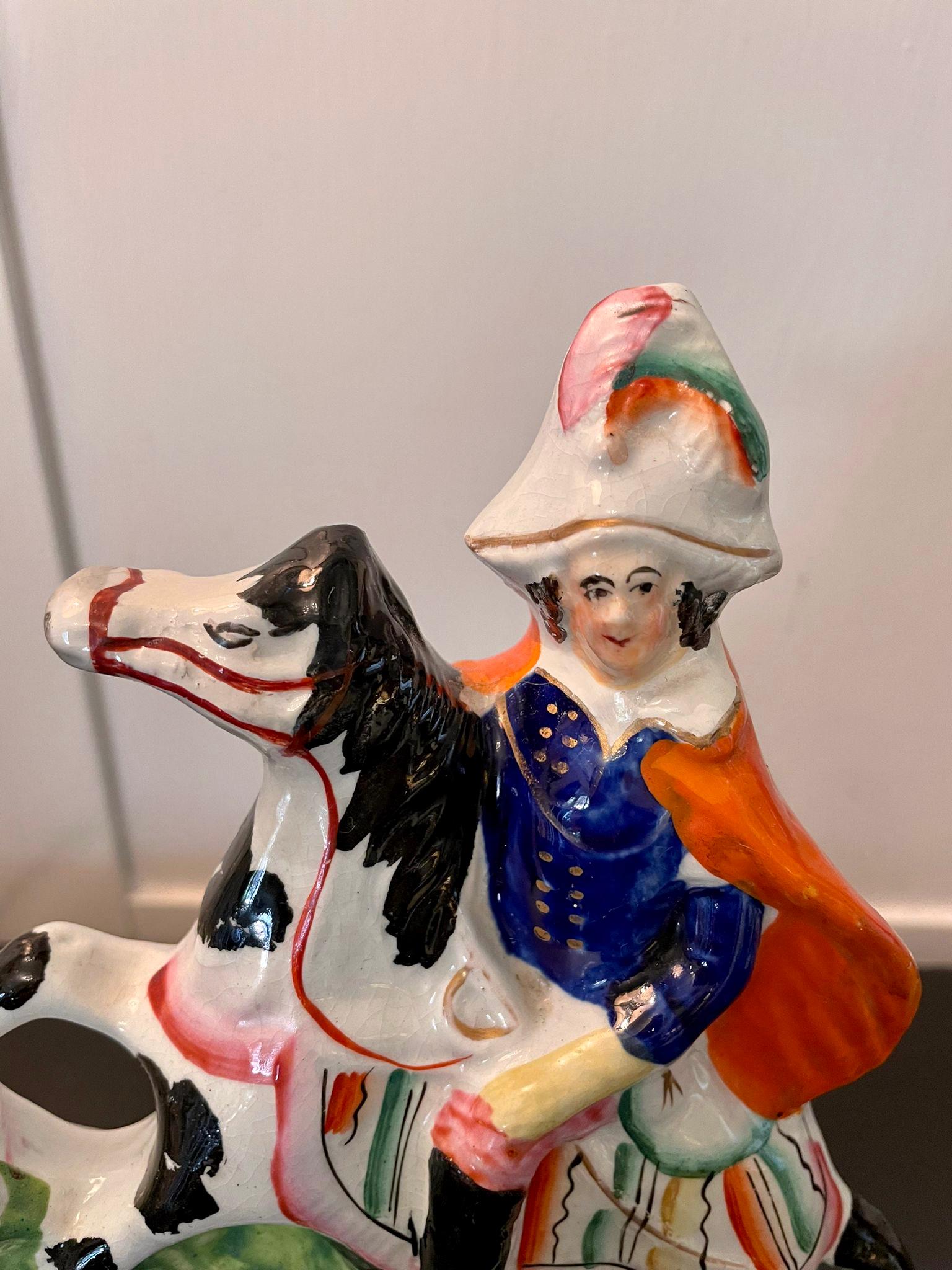Paire d'anciennes figurines victoriennes du Staffordshire Bon état - En vente à Suffolk, GB