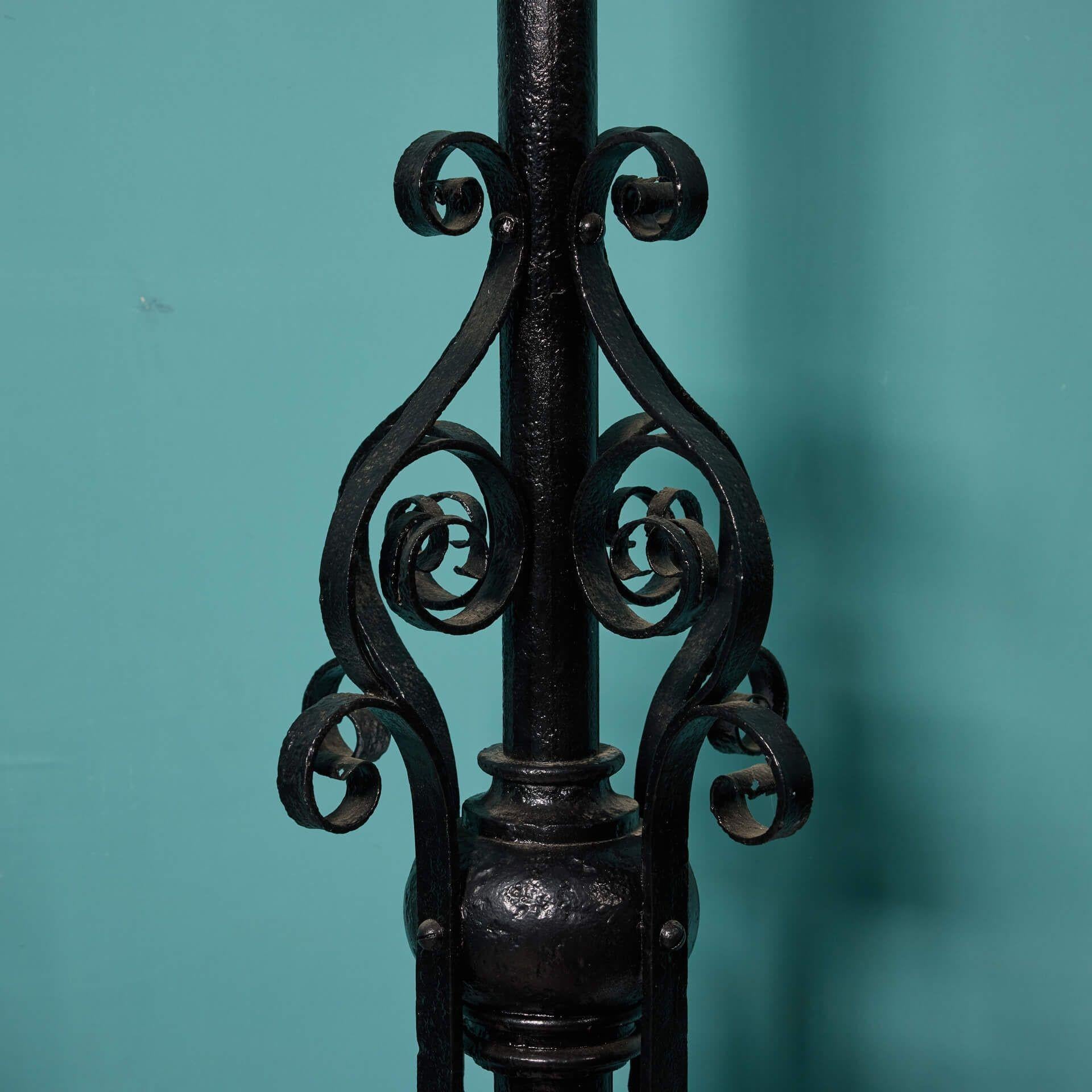 Pair of Antique Victorian Street Lights In Fair Condition For Sale In Wormelow, Herefordshire