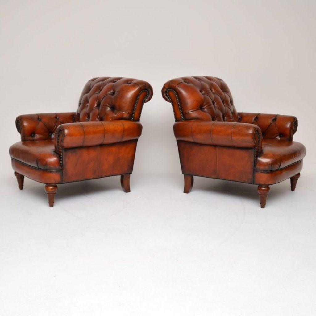 Pair of Antique Victorian Style Deep Buttoned Leather Armchairs In Good Condition In London, GB