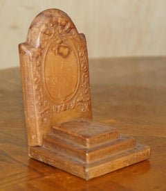 PAiR OF ANTIQUE VICTORIAN VINTAGE EMBOSSED LEATHER LIBRARY BOOKENDS