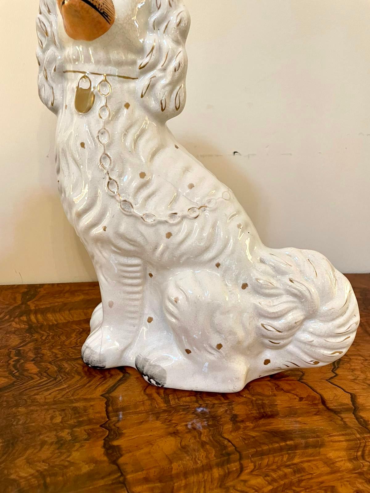 Pair of antique Victorian Staffordshire dogs having matching white and gold coats, collars, padlocks and chains.

A charming decorative pair of Spaniels.

Measures: H 31cm
W 27cm
D 11cm
1860.

 