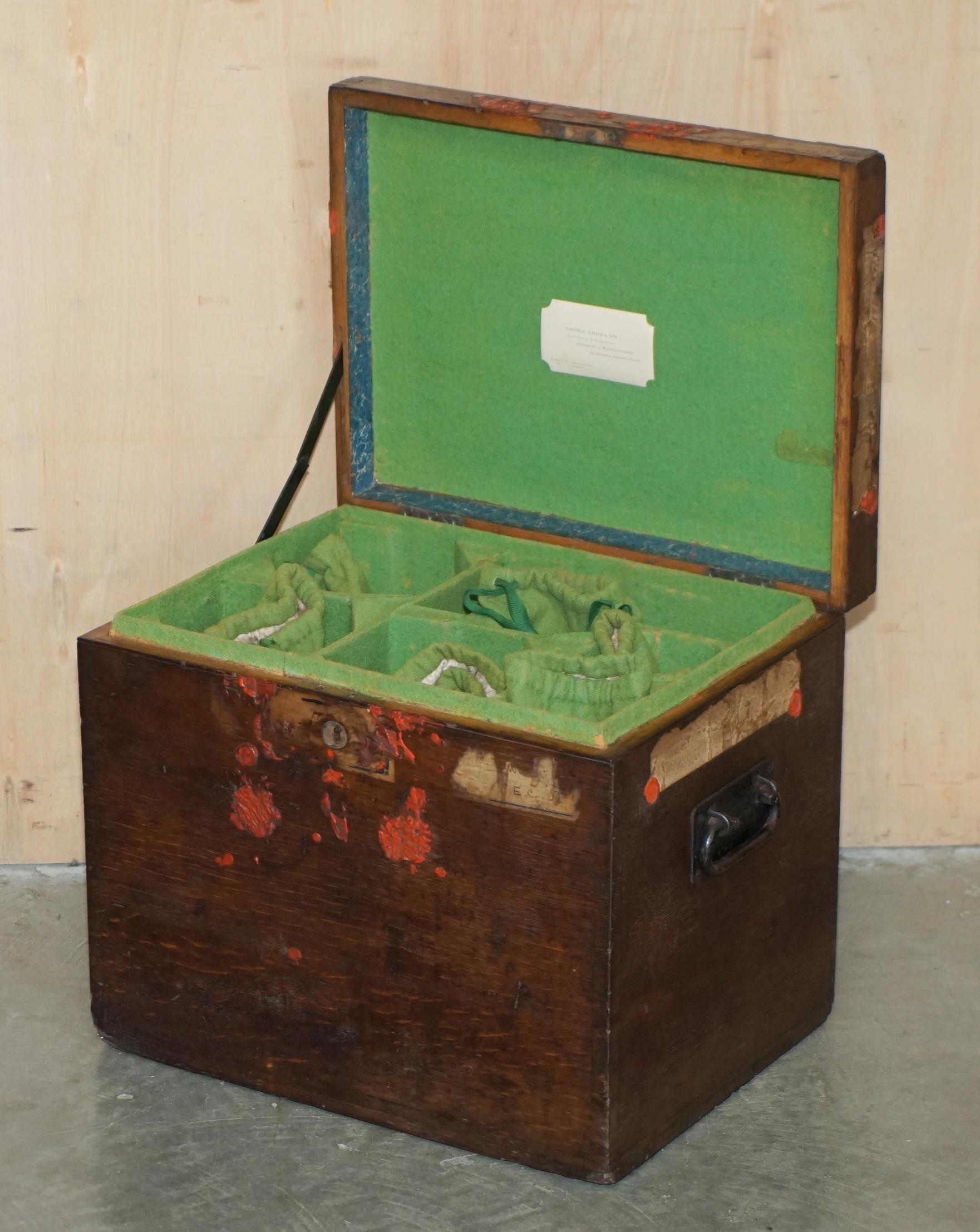 PAIR OF ANTIQUE VICTORIAN WORSHIPFUL COMPANY OF SKINNERS PAiR OF CAMPAIGN CHESTS For Sale 3