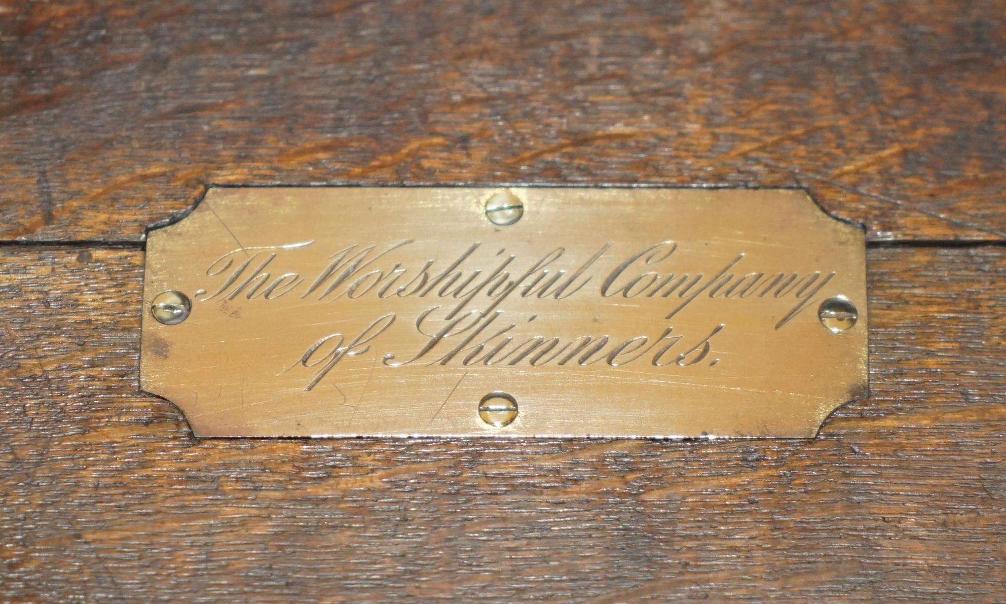 PAIR OF ANTIQUE VICTORIAN WORSHIPFUL COMPANY OF SKINNERS PAiR OF CAMPAIGN CHESTS For Sale 9