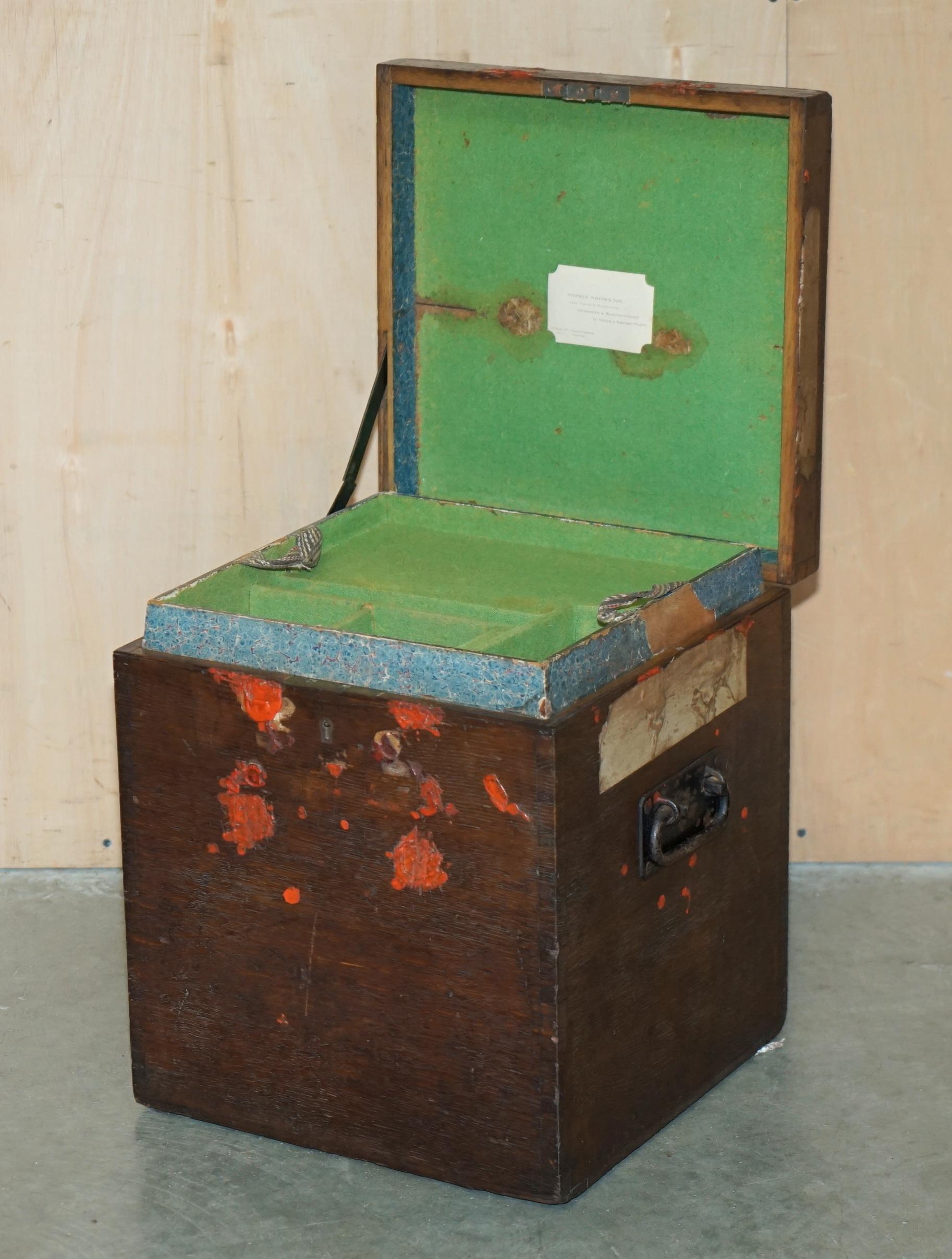 PAIR OF ANTIQUE VICTORIAN WORSHIPFUL COMPANY OF SKINNERS PAiR OF CAMPAIGN CHESTS For Sale 10