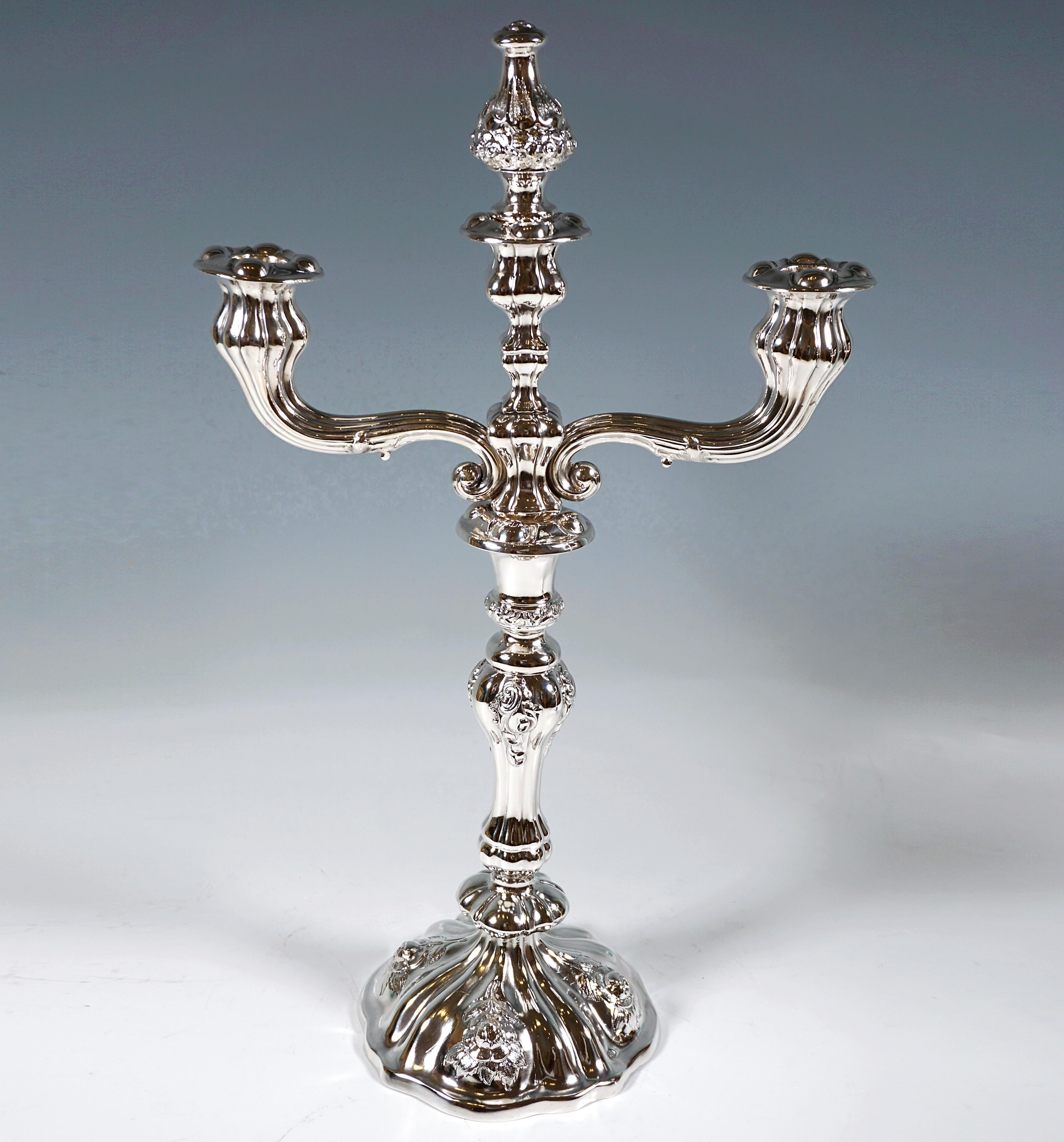 Pareja de antiguos candelabros de plata Biedermeier vieneses de 3 llamas, fechados en 1857 Hecho a mano en venta