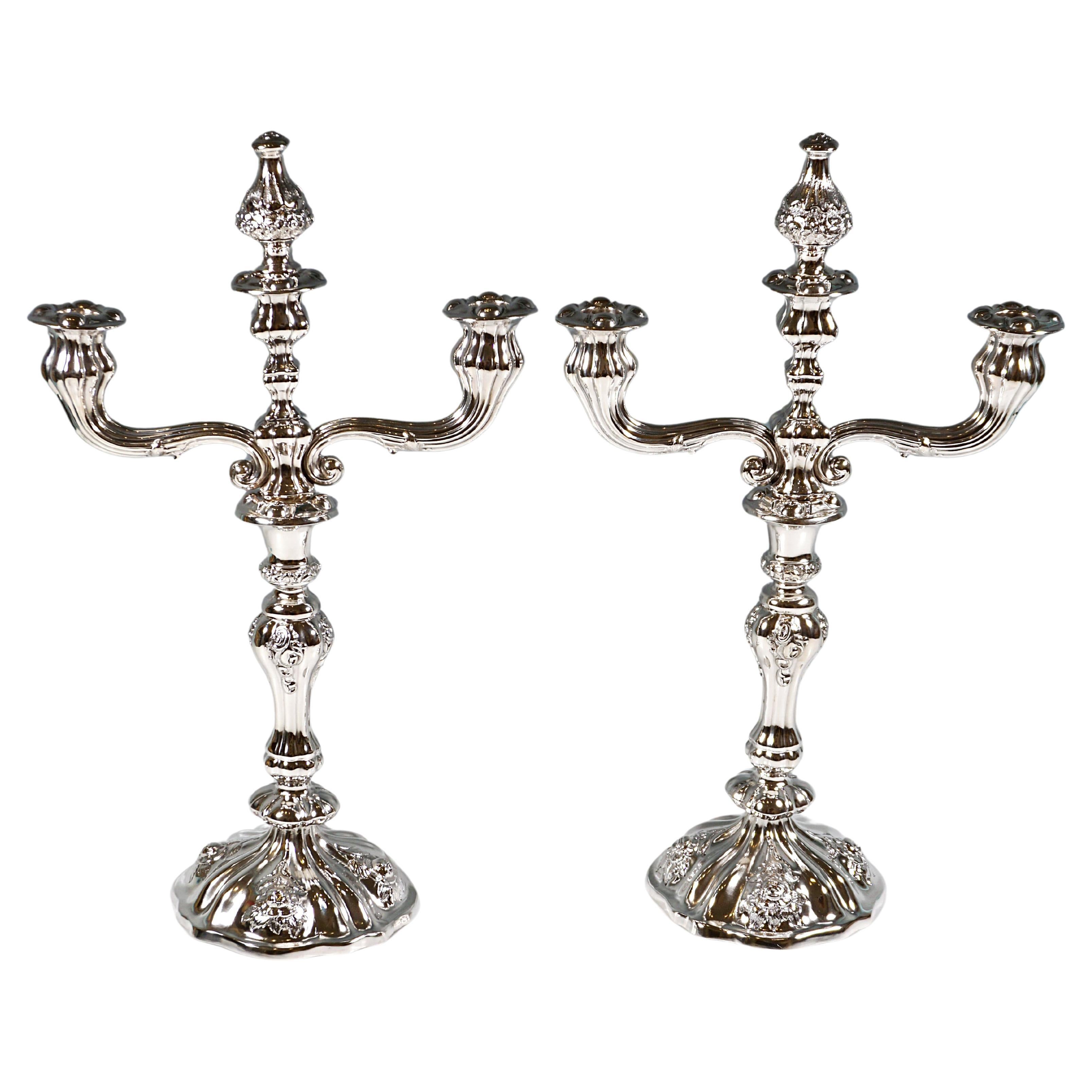 Pareja de antiguos candelabros de plata Biedermeier vieneses de 3 llamas, fechados en 1857
