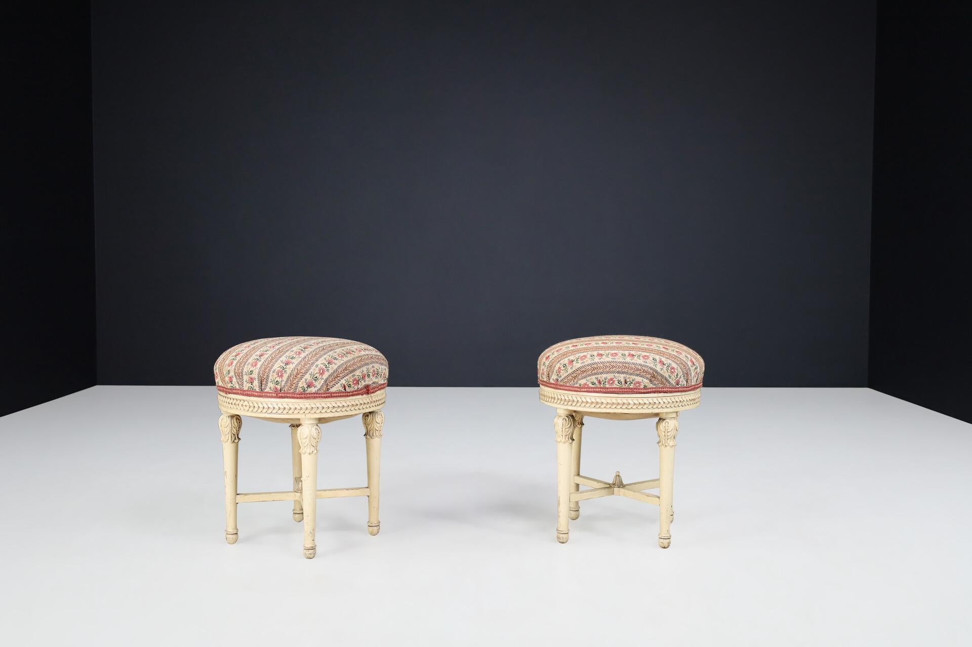 20th Century Pair of Antique Viennese Painted Wood Stools, 1920s – Hand-Carved Neoclassical For Sale