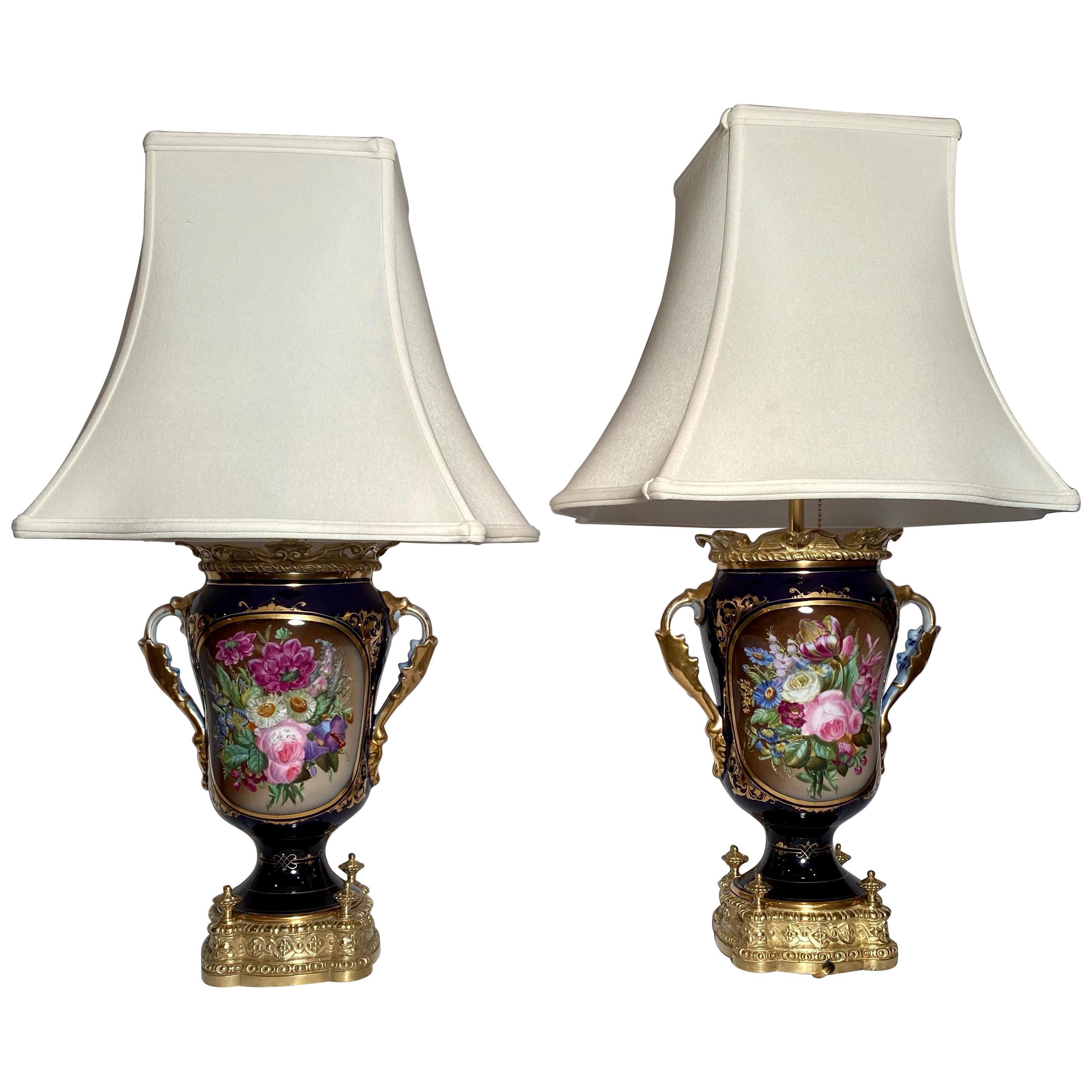 Paar antike französische Lampen aus altem Pariser Porzellan in Kobaltblau  und Gold, um 1880 im Angebot bei 1stDibs
