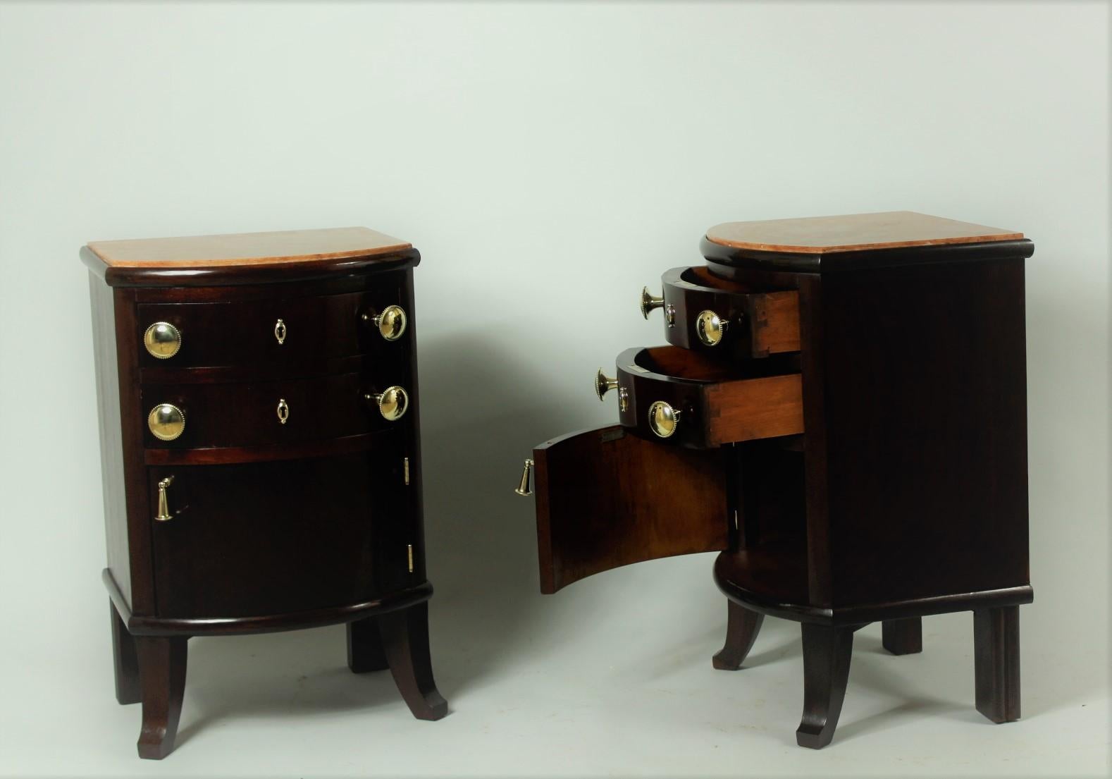 Pair of Antique Walnut and Mahogany Night Stands with Marble Top, 1920s In Good Condition For Sale In Tochovice, CZ