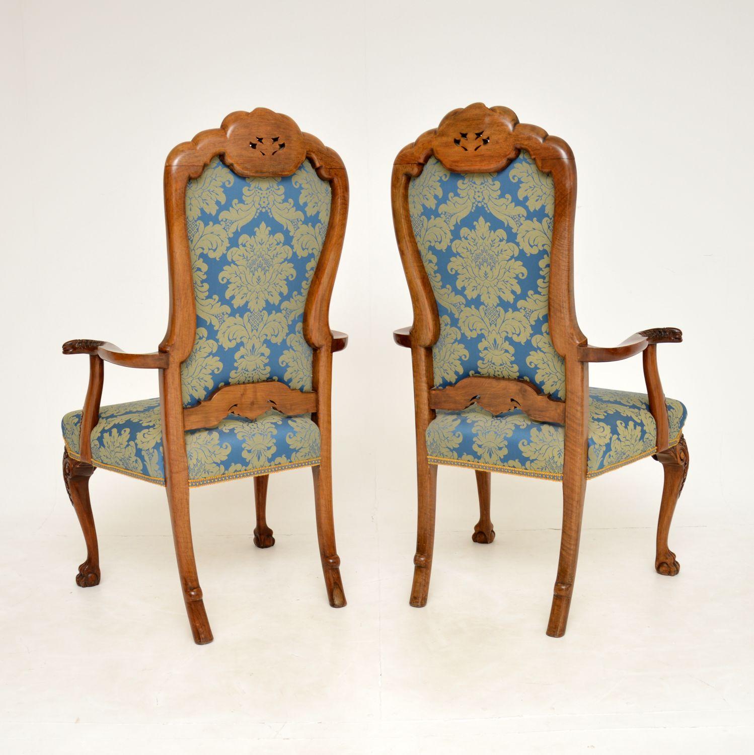 Pair of Antique Walnut Carver Armchairs In Good Condition In London, GB