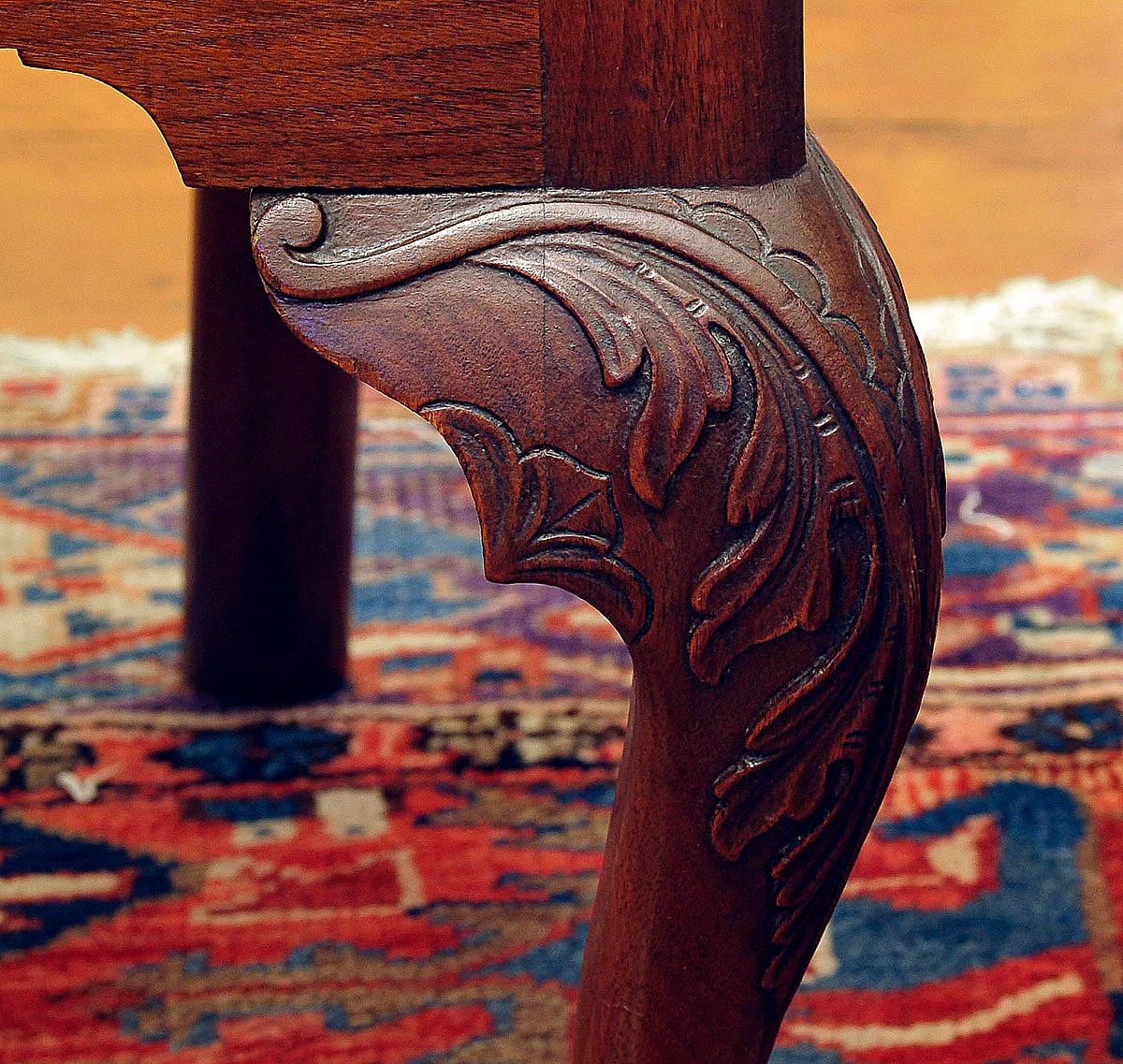 Seta Coppia di importanti sedie Chippendale in legno di noce intagliato a conchiglia di Filadelfia C1765 in vendita
