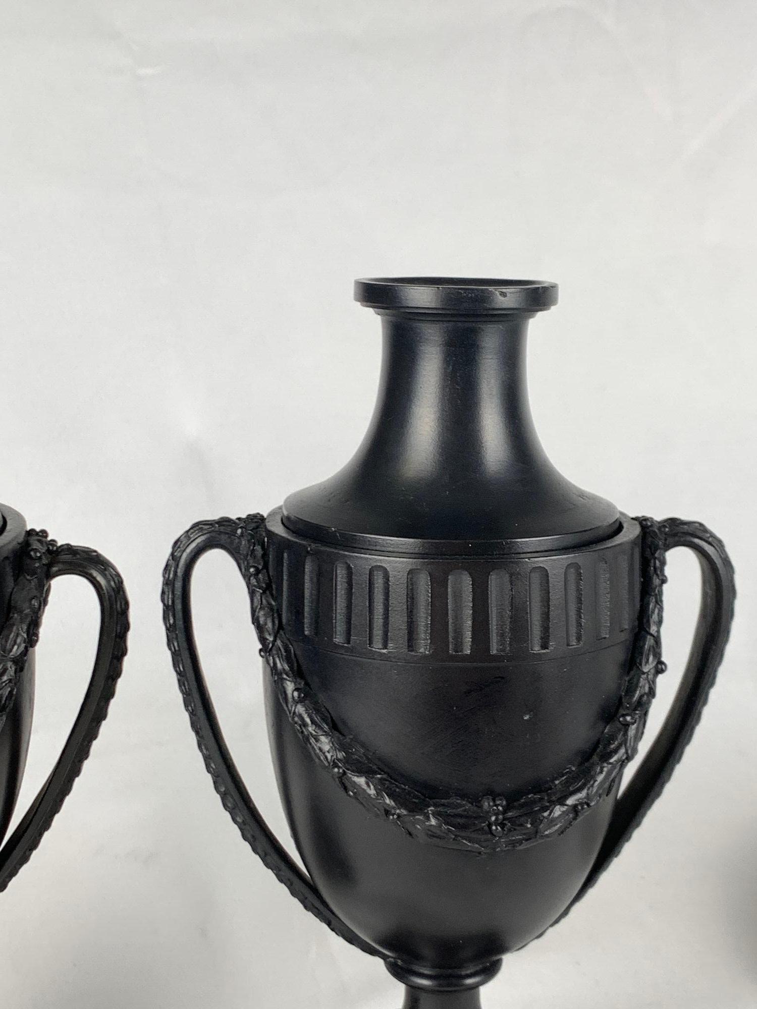 Coppia di vasi antichi Wedgwood & Bentley in basalto nero, Inghilterra, CIRCA 1775 in vendita 4