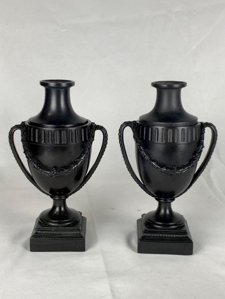 Coppia di vasi antichi Wedgwood & Bentley in basalto nero, Inghilterra, CIRCA 1775 in vendita 1
