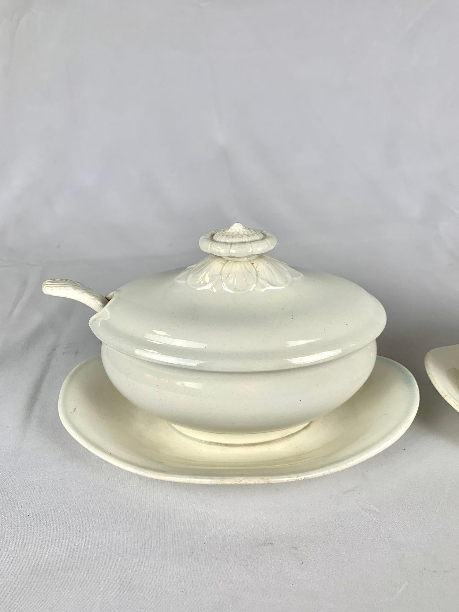 Neoclassico Coppia di antiche zuppiere neoclassiche Wedgwood in Inghilterra CIRCA 1820 in vendita