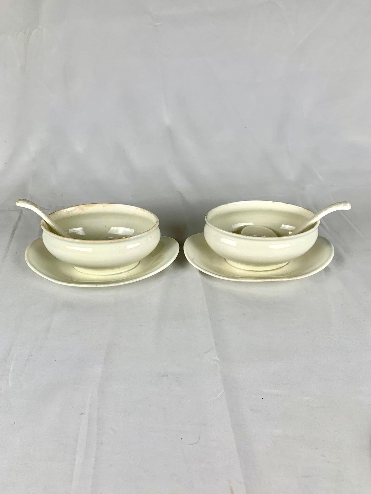 Ceramiche Wedgwood Coppia di antiche zuppiere neoclassiche Wedgwood in Inghilterra CIRCA 1820 in vendita