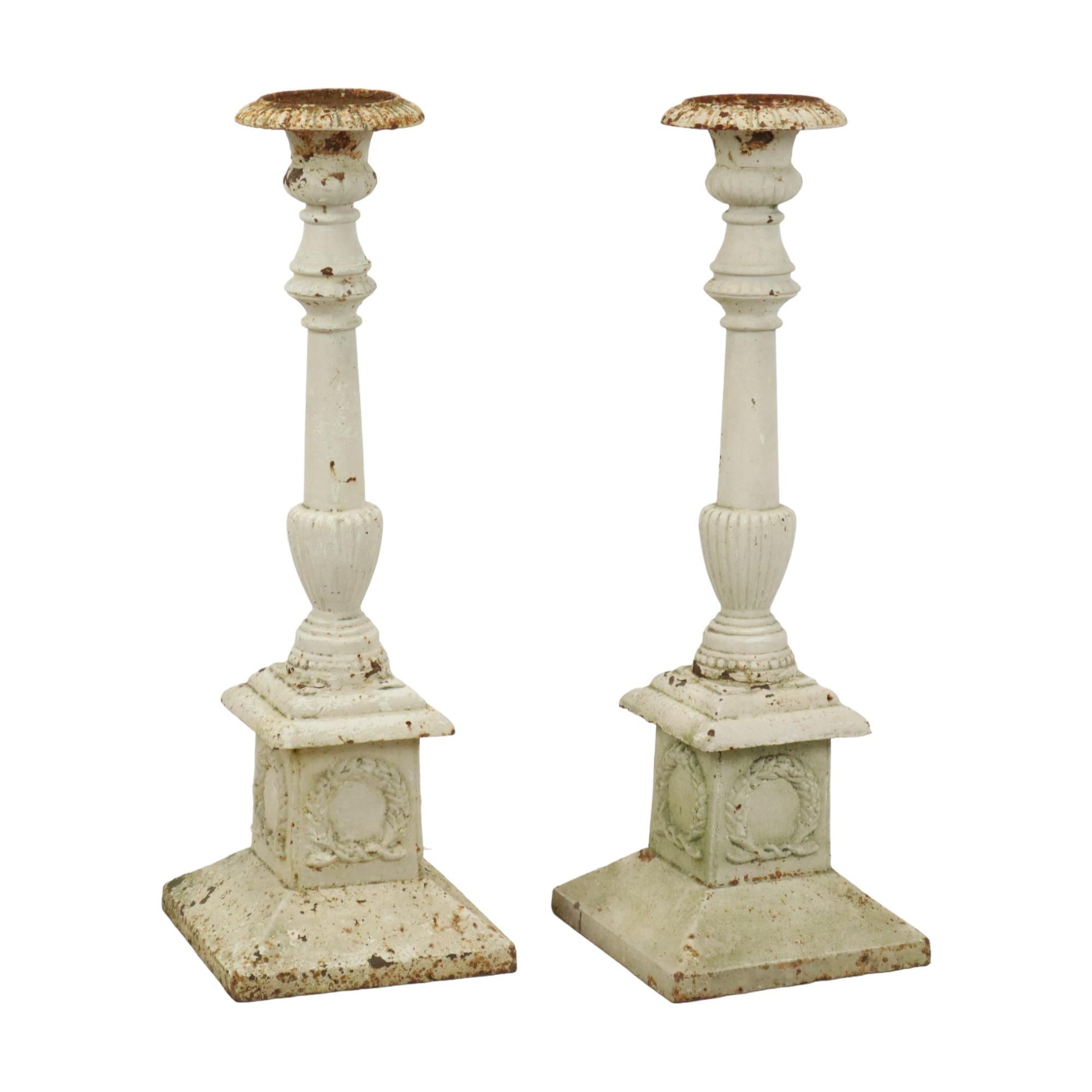 Ferro Coppia di candelabri antichi Whiting XL in ghisa Francia XIX secolo 71 cm in vendita