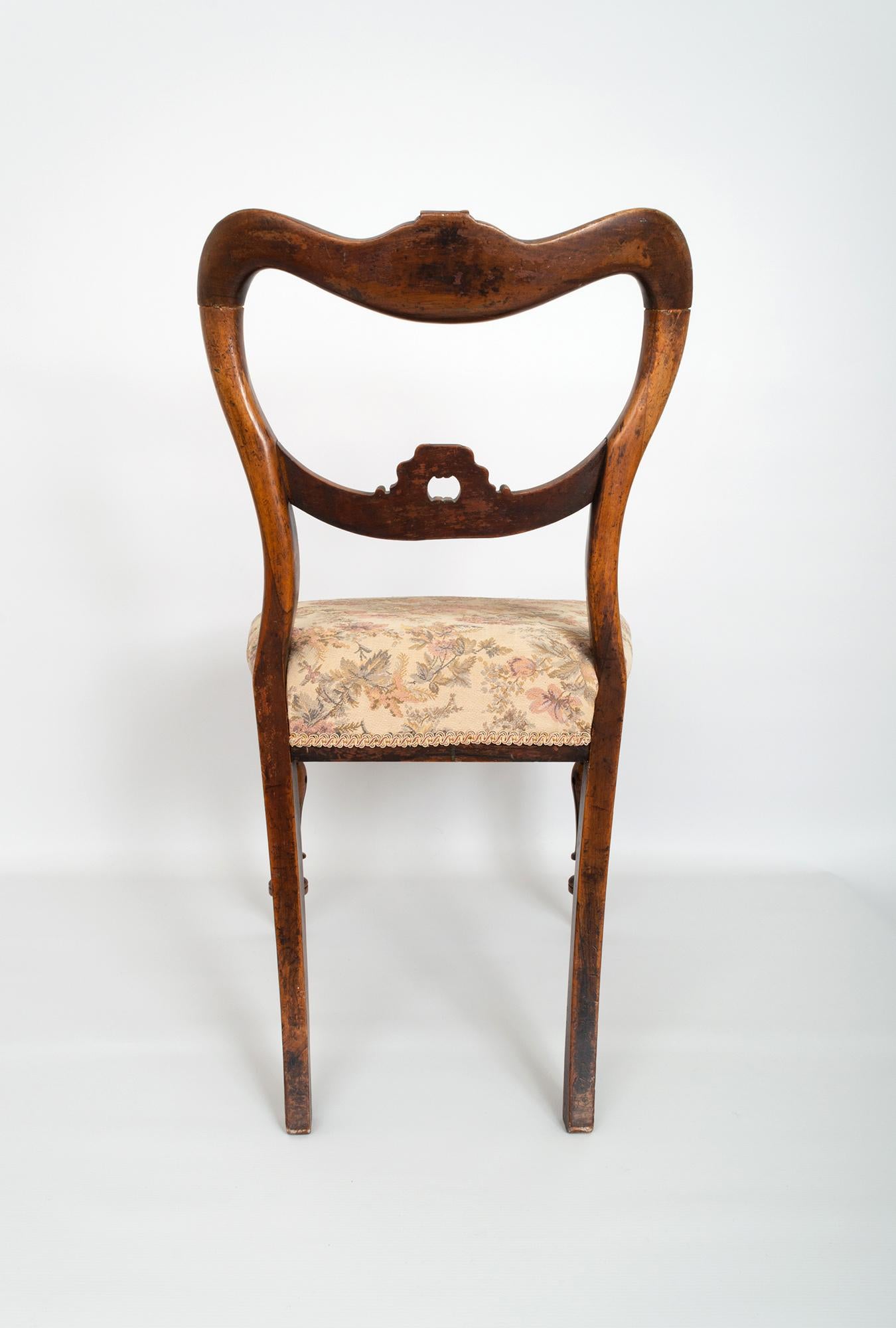 English Pair of Antique William IV Walnut Balloon Back Chairs, England, circa 1835 For Sale