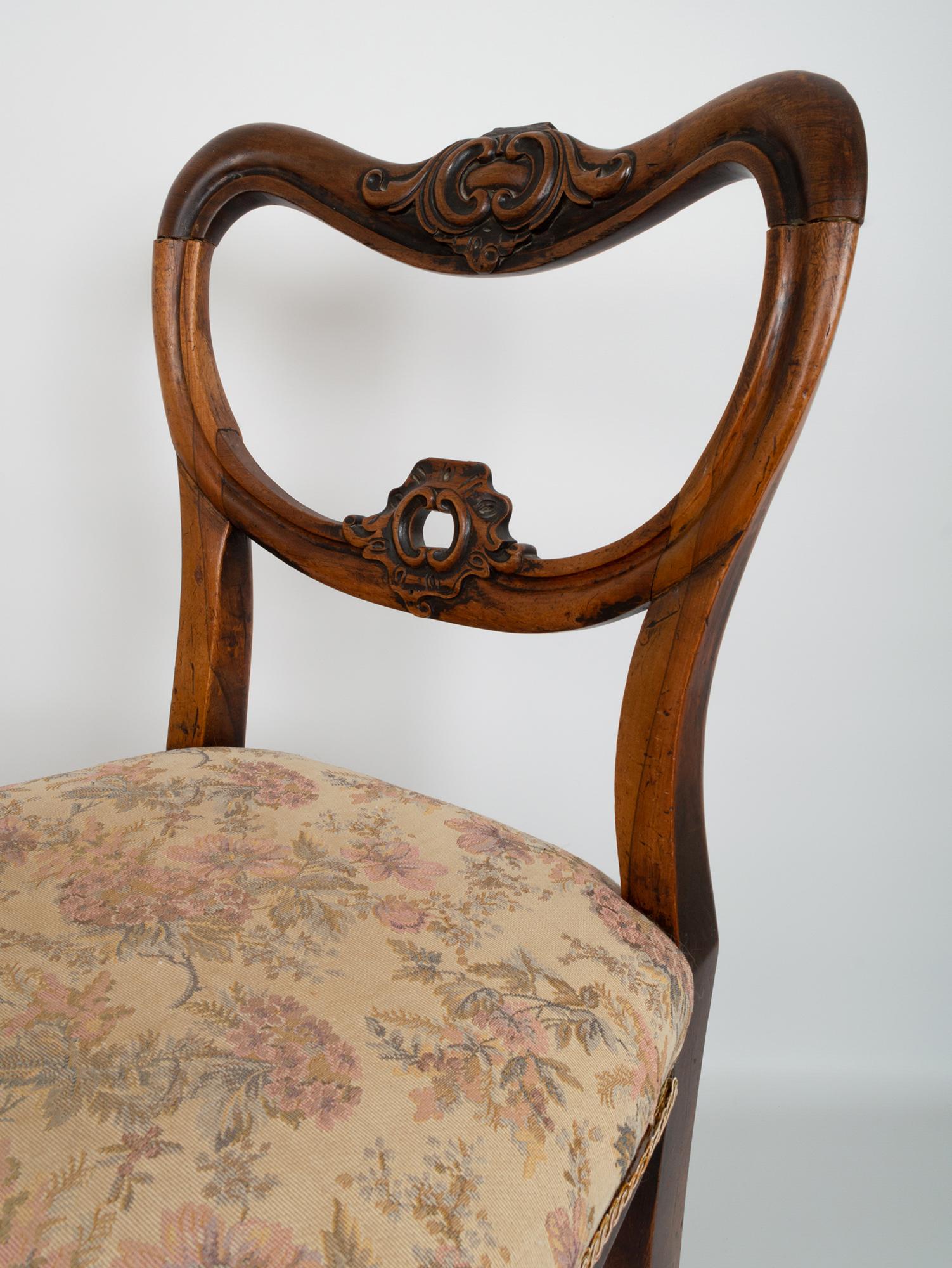 Pair of Antique William IV Walnut Balloon Back Chairs, England, circa 1835 For Sale 1