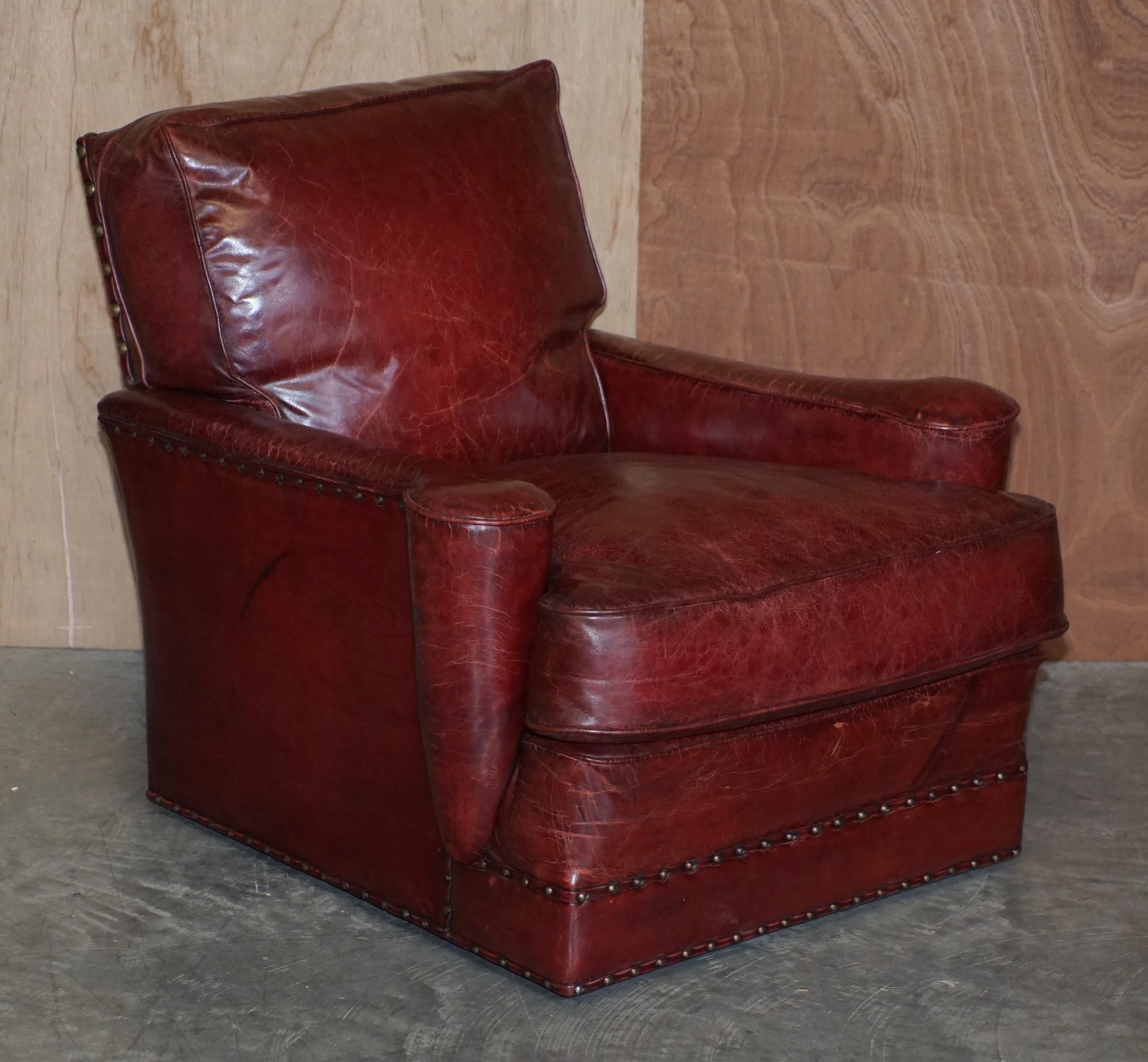 We are delighted to offer this absolutely exquisite pair of circa 1900-1920 Art Deco Bordeaux brown leather club armchairs with feather filled backs and seat cushions and William Morris flat top arms

These are pretty much the most comfortable