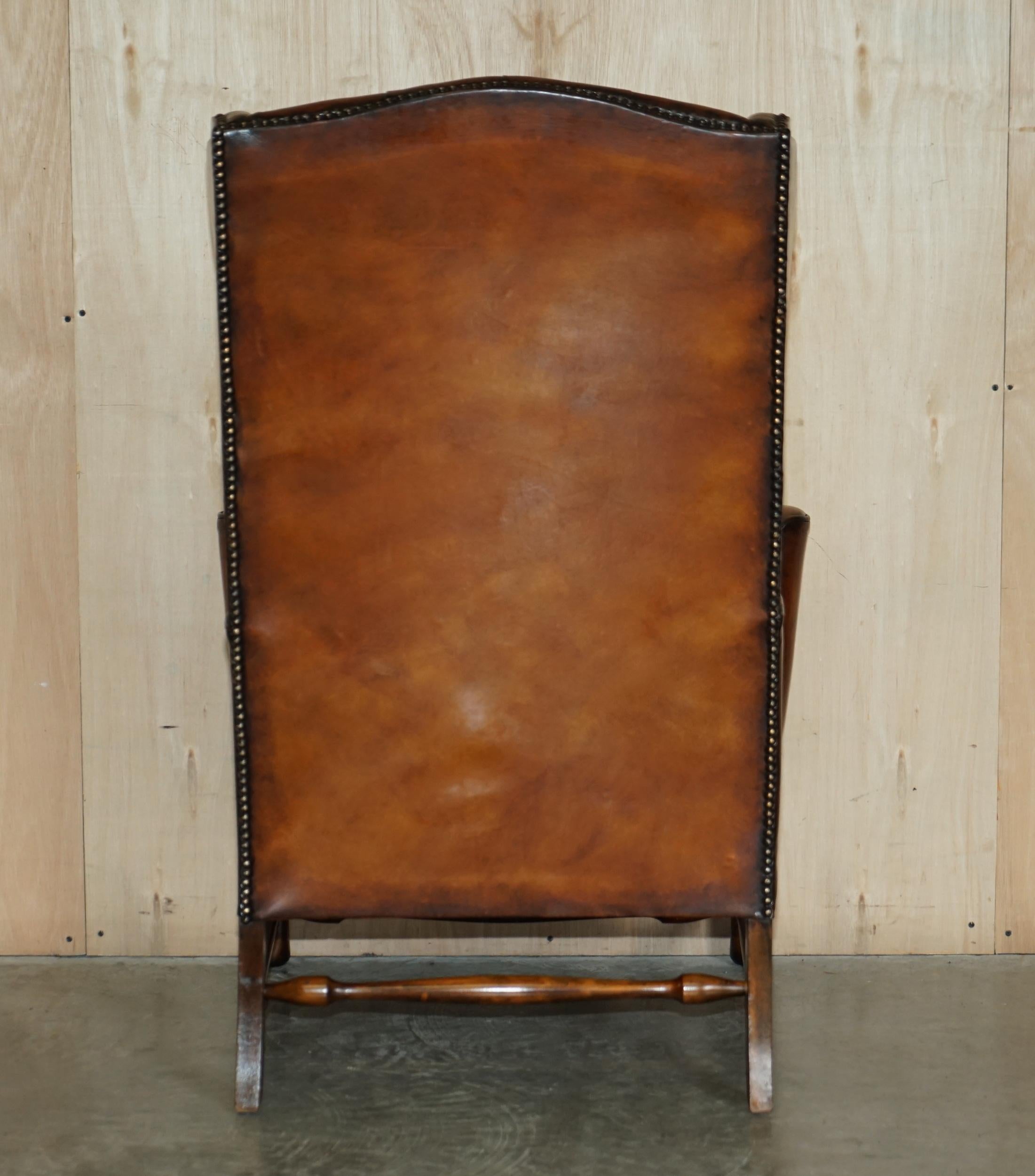 Paire d'armoires vintage WILLIAM MORRIS en cuir marron cigare teint à la main en vente 11