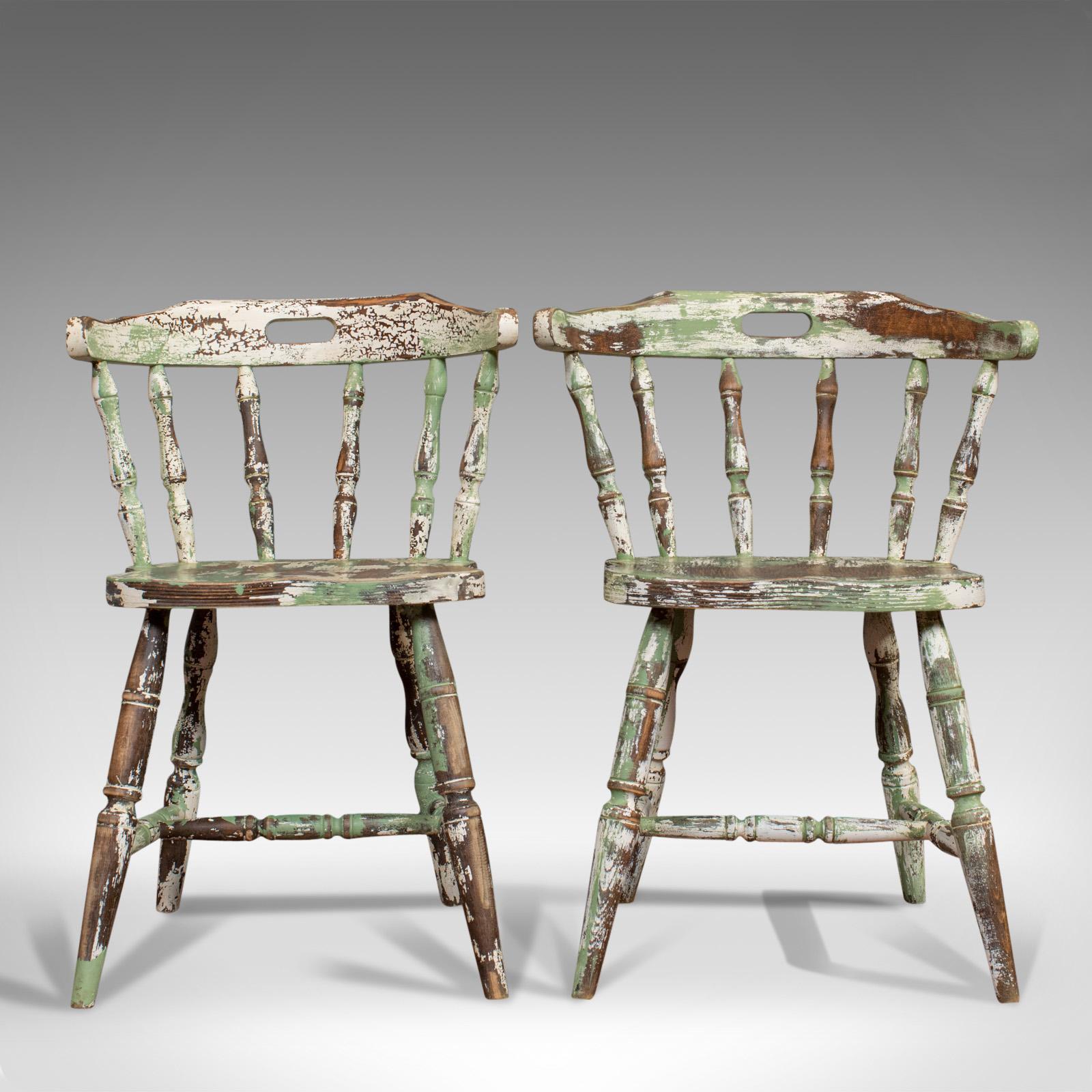 This is a pair of antique Windsor chairs. A French, beech bow-back chair, dating to the late 19th century, circa 1900.

French country farmhouse taste
Displays a desirable aged patina
Crafted from solid, dark French beech
Painted finish