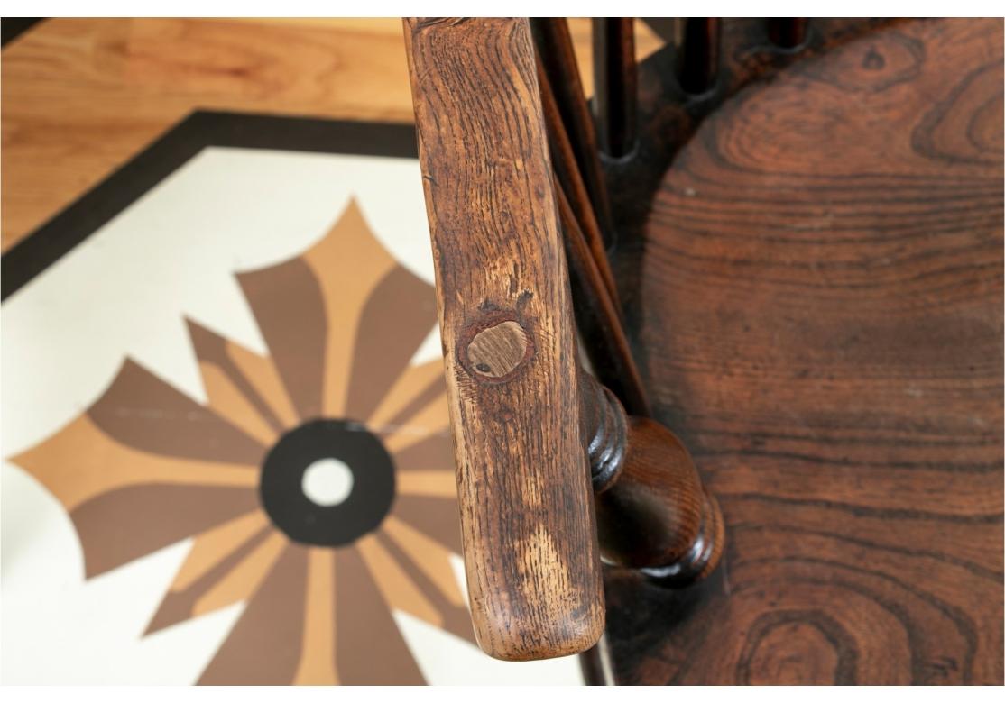 Coppia di antiche poltrone Windsor in Oak in vendita 4