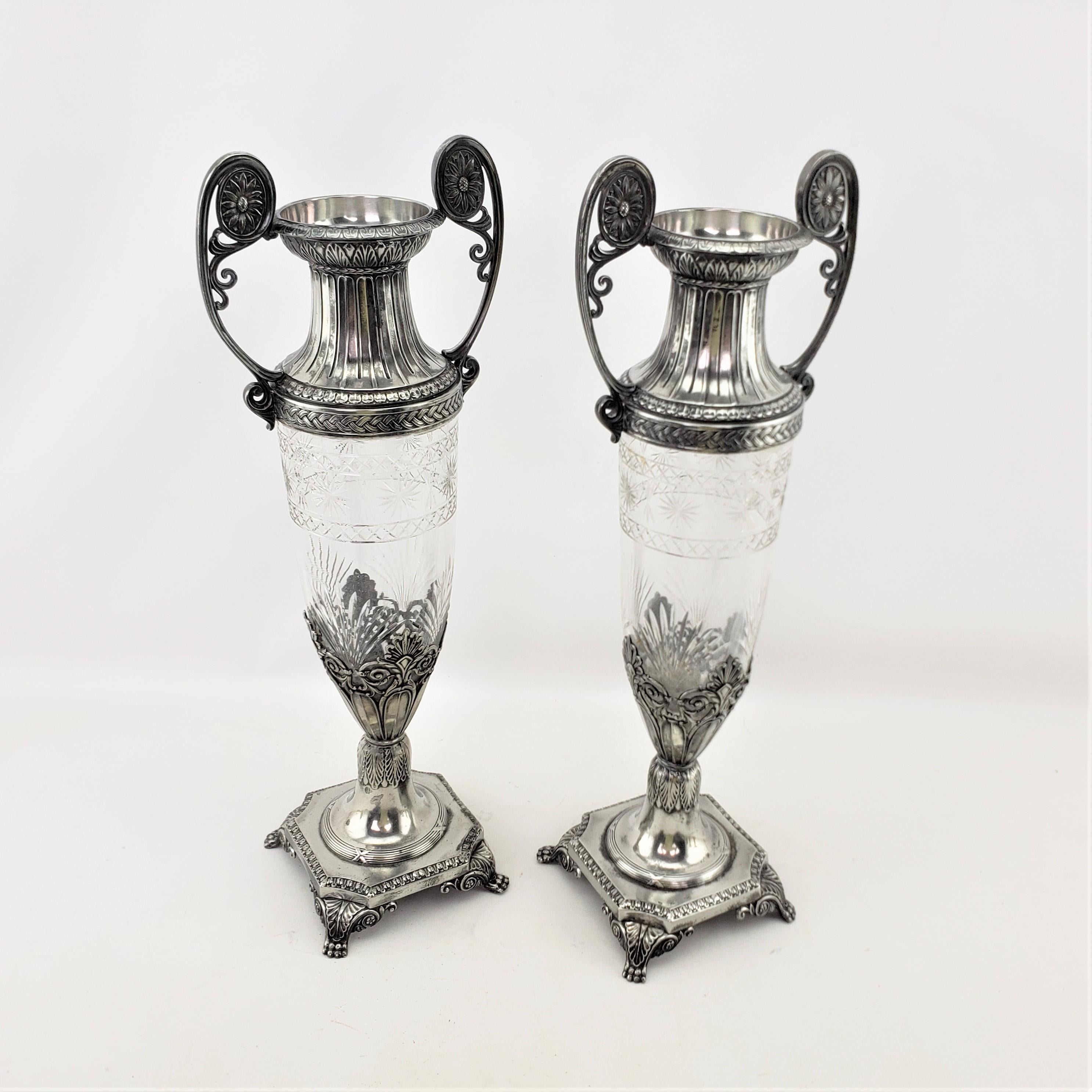 Allemand Paire de vases sécessionnistes anciens en cristal taillé WMF avec montures en métal argenté en vente
