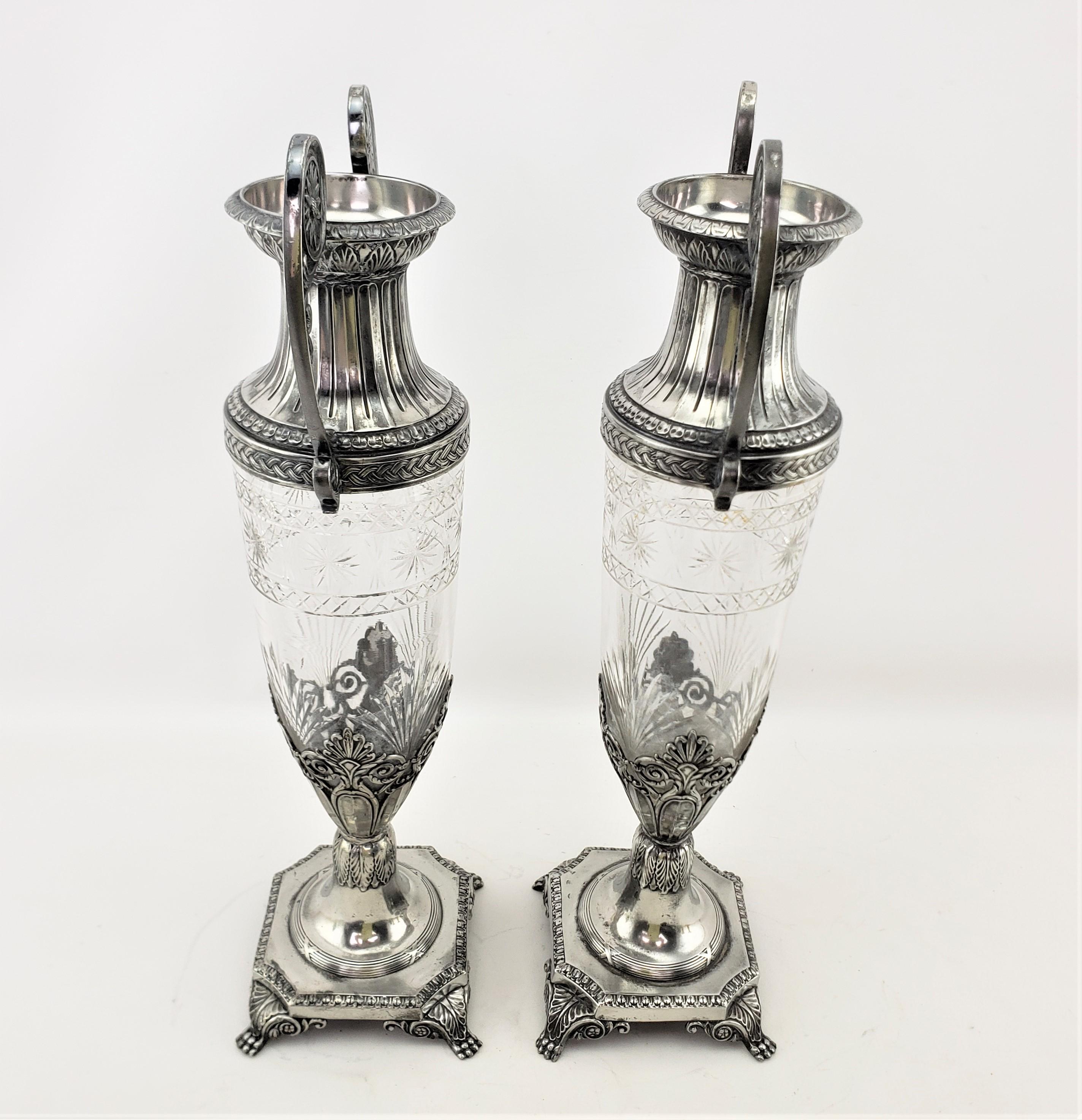 Zwei antike sezessionistische Vasen aus WMF-Schliffkristall mit versilberten Beschlägen (Versilberung) im Angebot