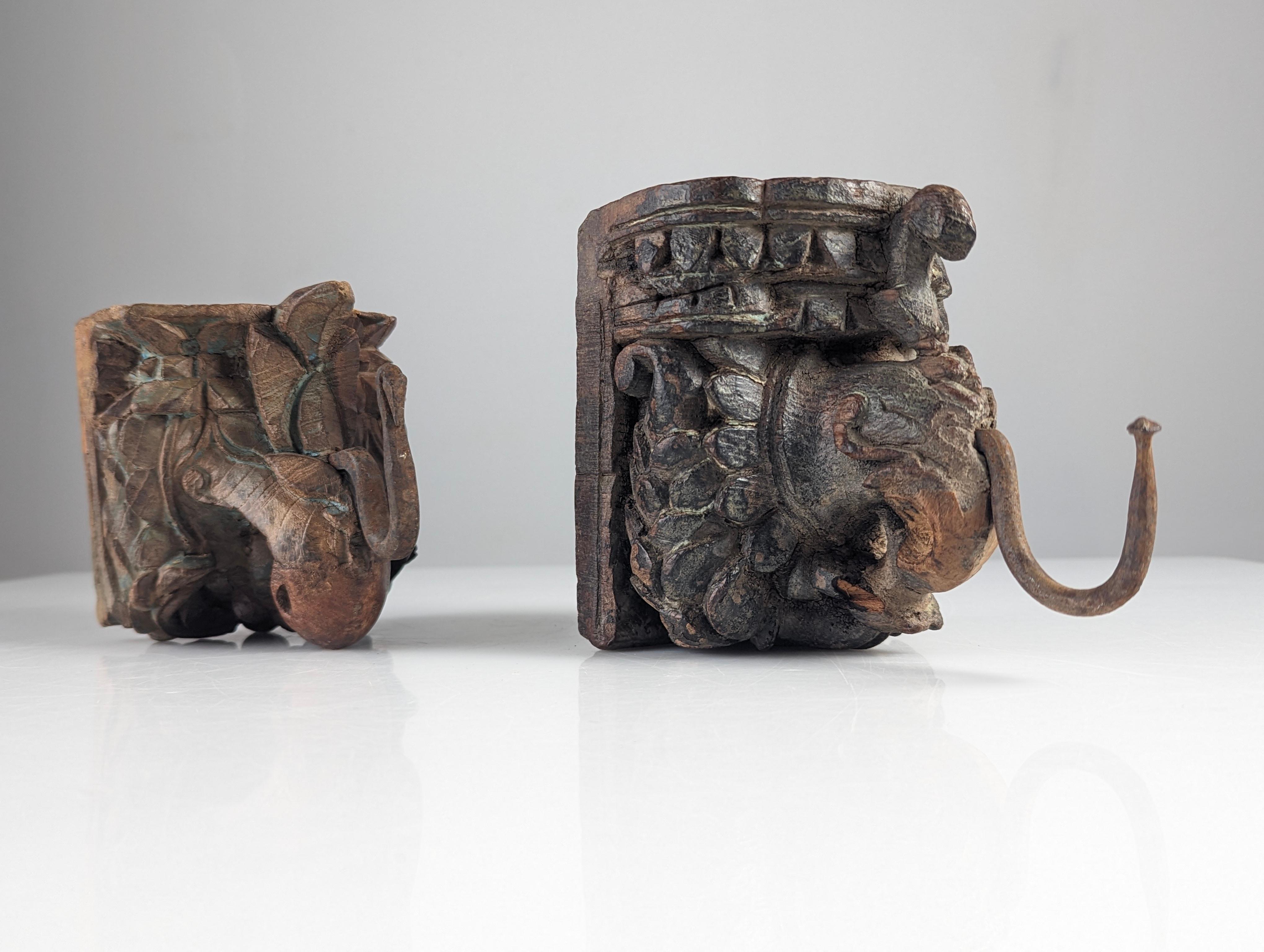 Paar antike geschnitzte Elefantenkopf-Hängelampen aus Holz, Indien im Angebot 5