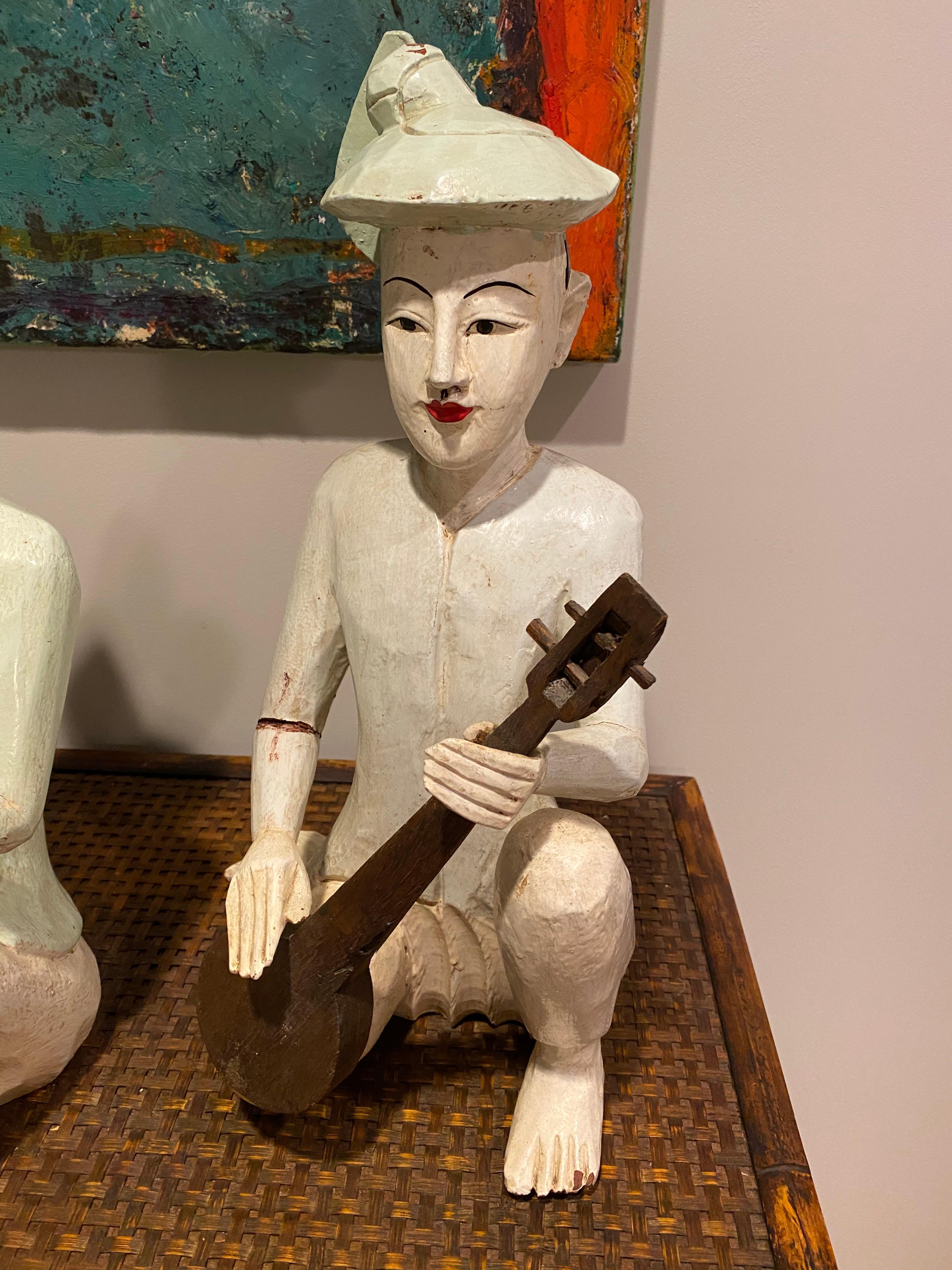 Paar antike hölzerne Thai-Musiker (Volkskunst)