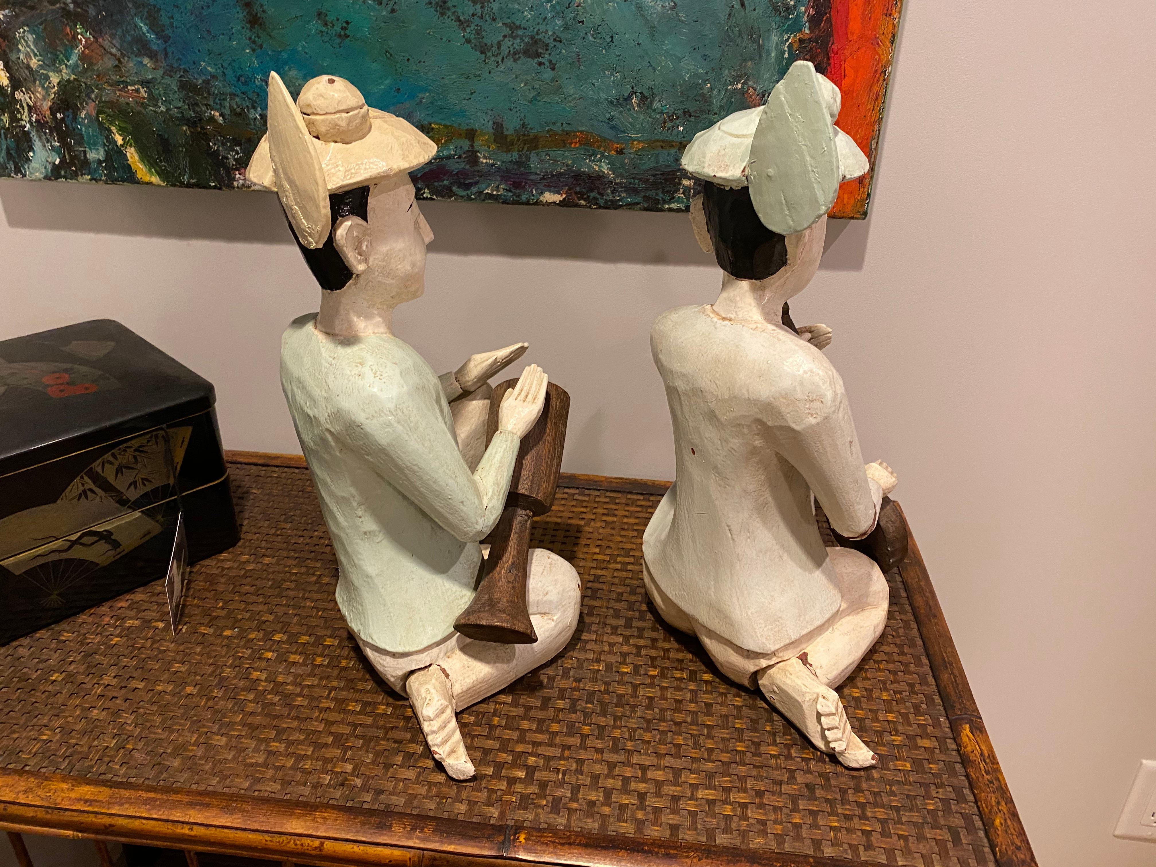Paar antike hölzerne Thai-Musiker im Zustand „Gut“ in Sarasota, FL