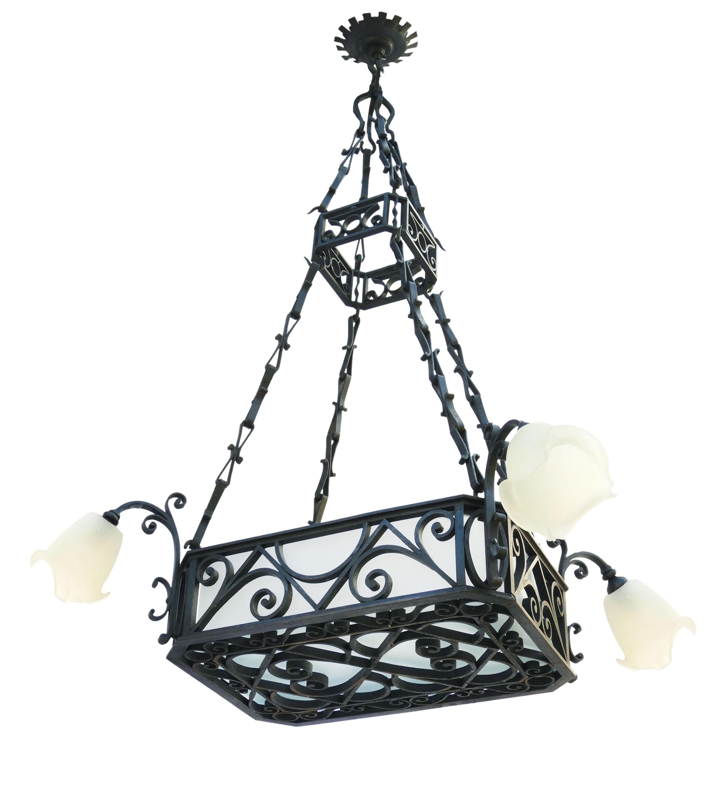 Pair of Antique Wrought Iron 8-Light Chandeliers C1900 French Belle Époque In Good Condition For Sale In Trensacq, FR