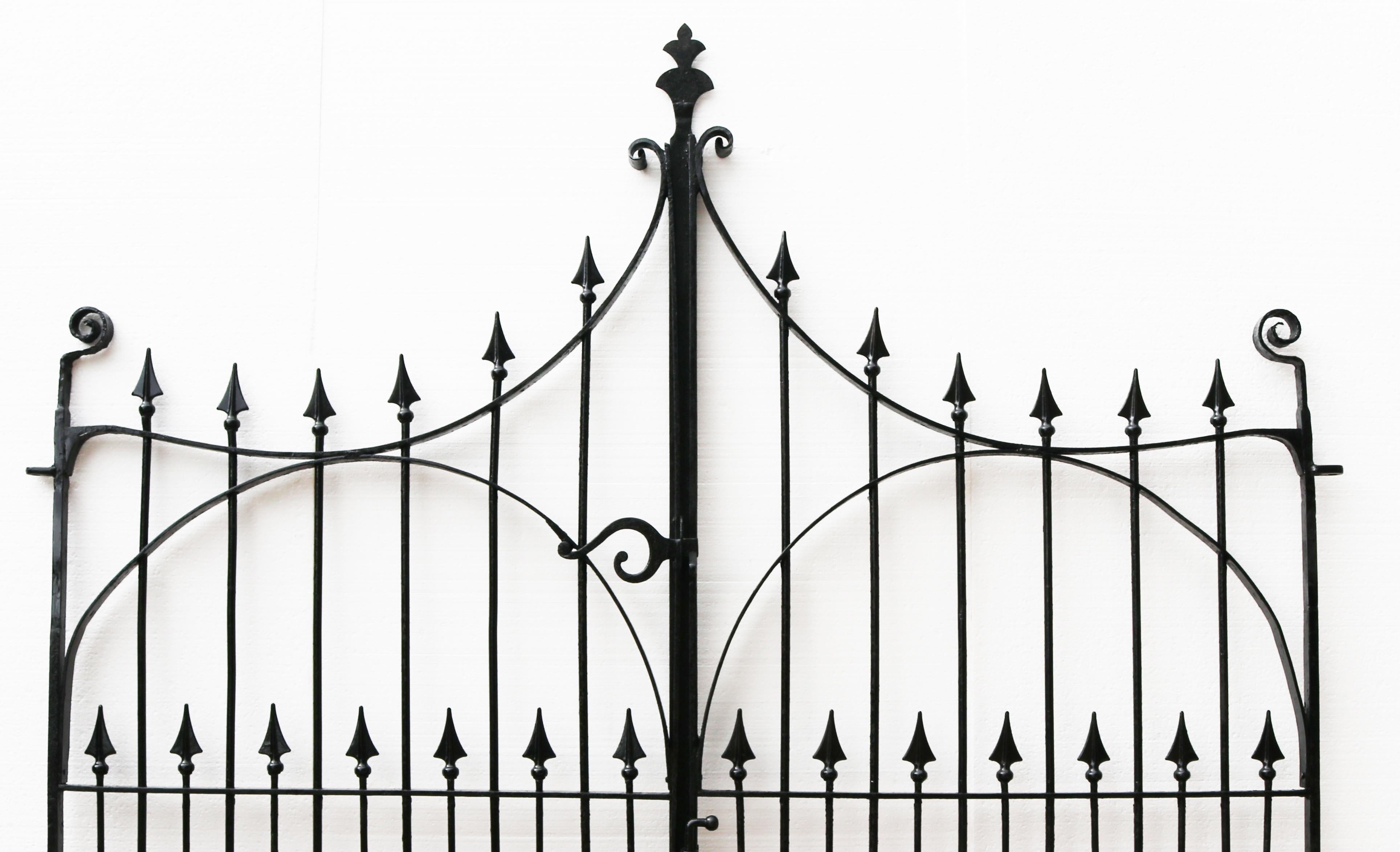 Pair of Antique Wrought Iron Drive Gates In Fair Condition In Wormelow, Herefordshire