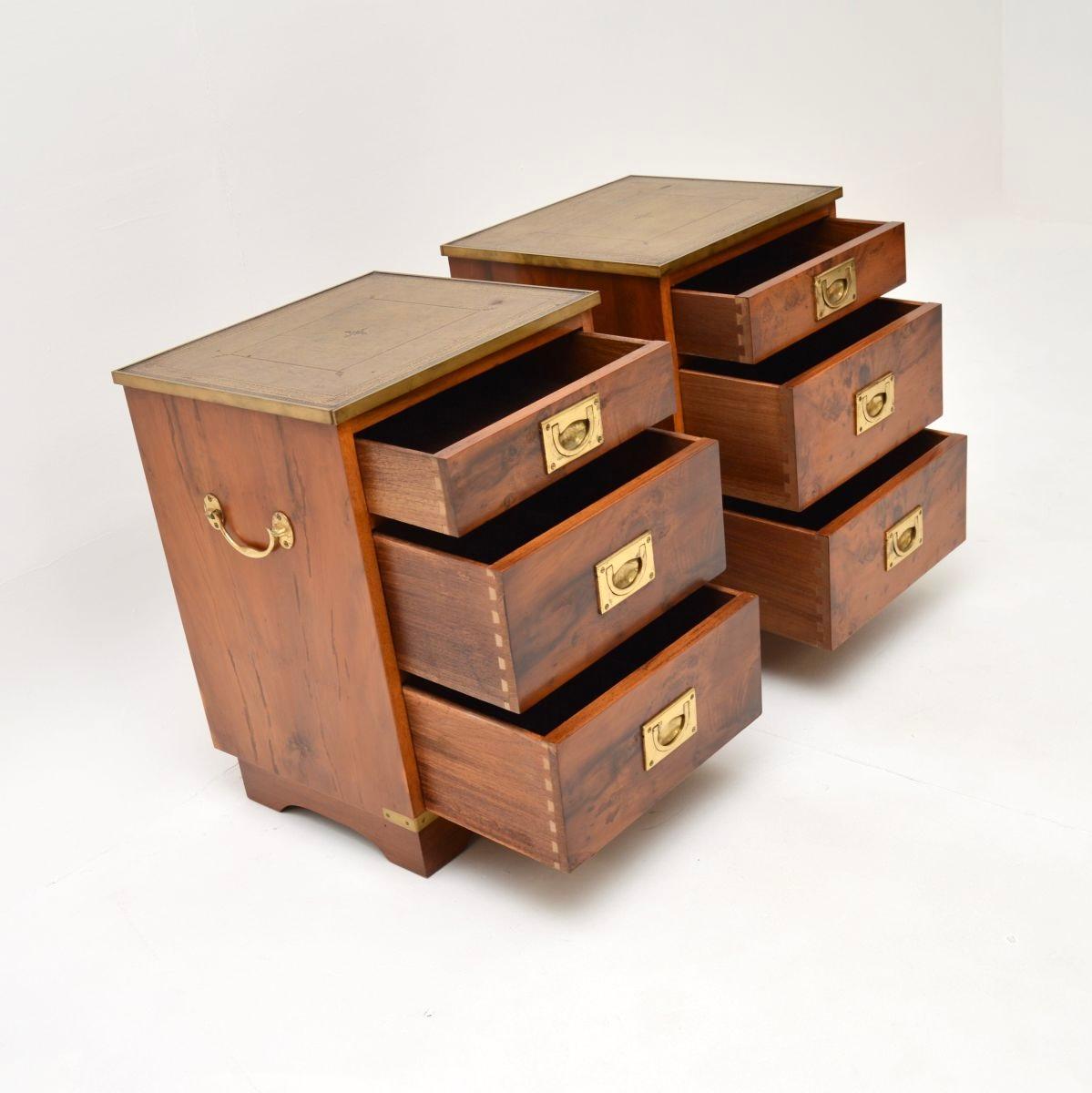 Pair of Antique Yew Wood Military Campaign Bedside Chests (Kampagne)