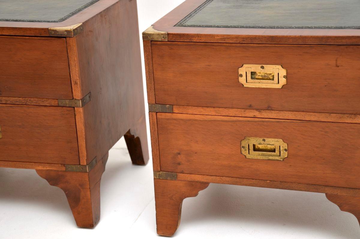 Coppia di comò antichi in legno di tasso in stile Campaigner militare in vendita 1