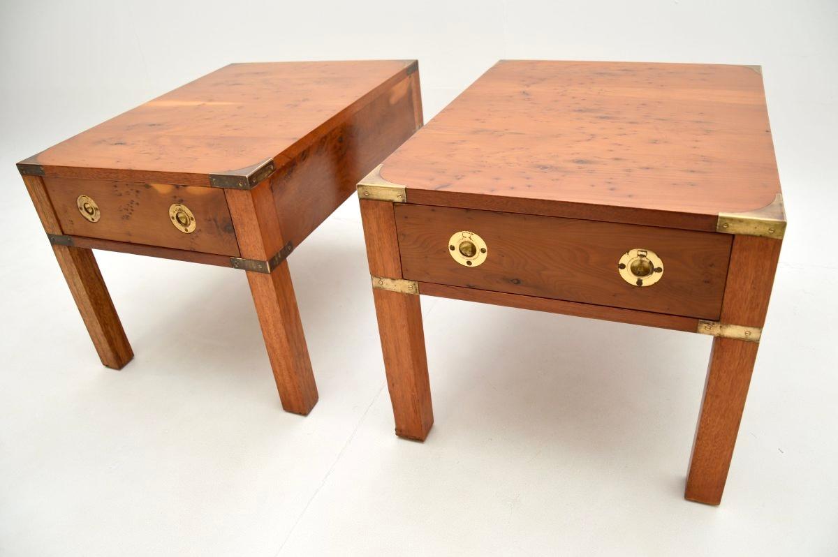 Pareja de Mesas Auxiliares Militares Antiguas de Madera de Tejo Estilo Campaña en venta 6