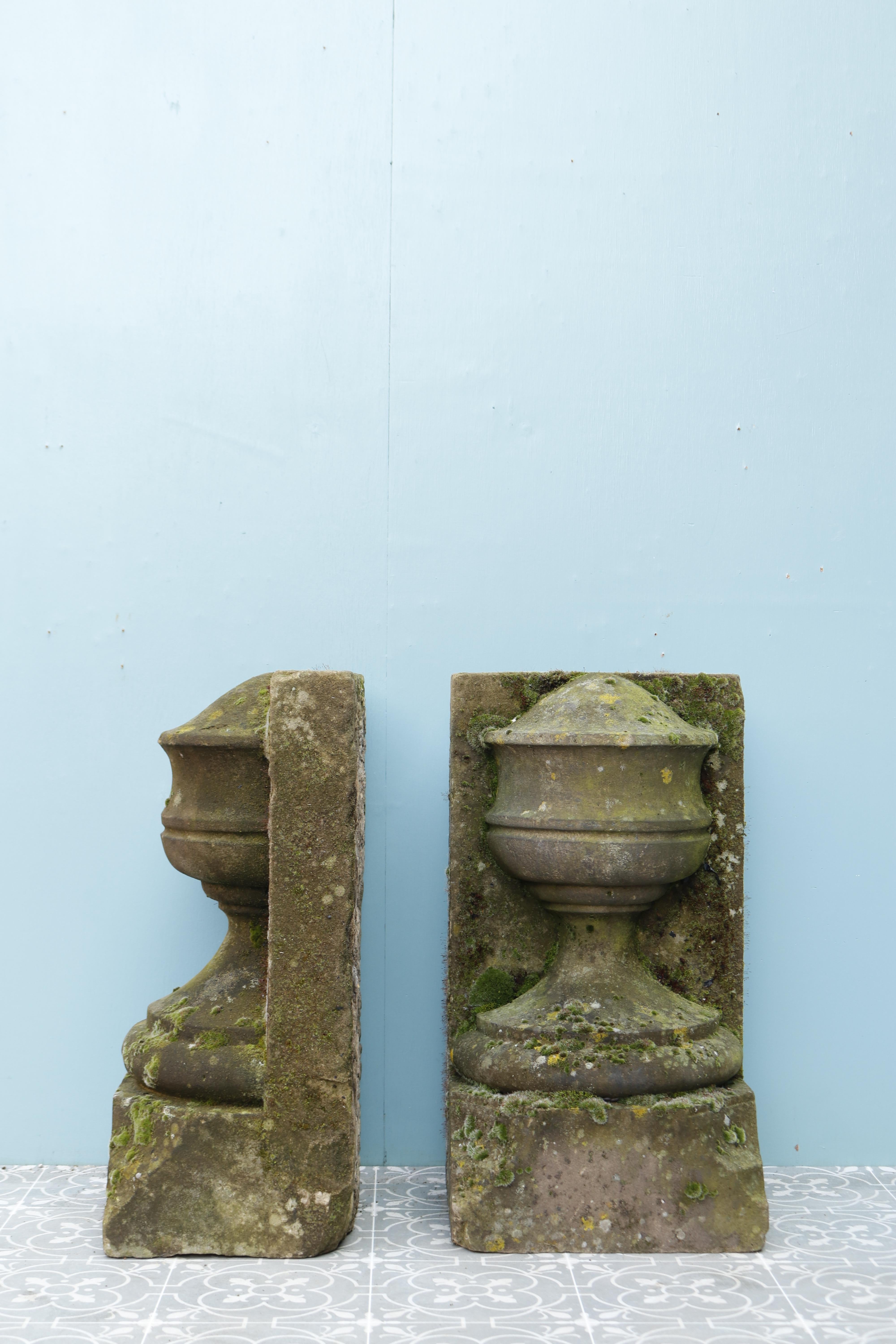 Paar antike Yorker Steinknauf-Abschlüsse im Angebot 1