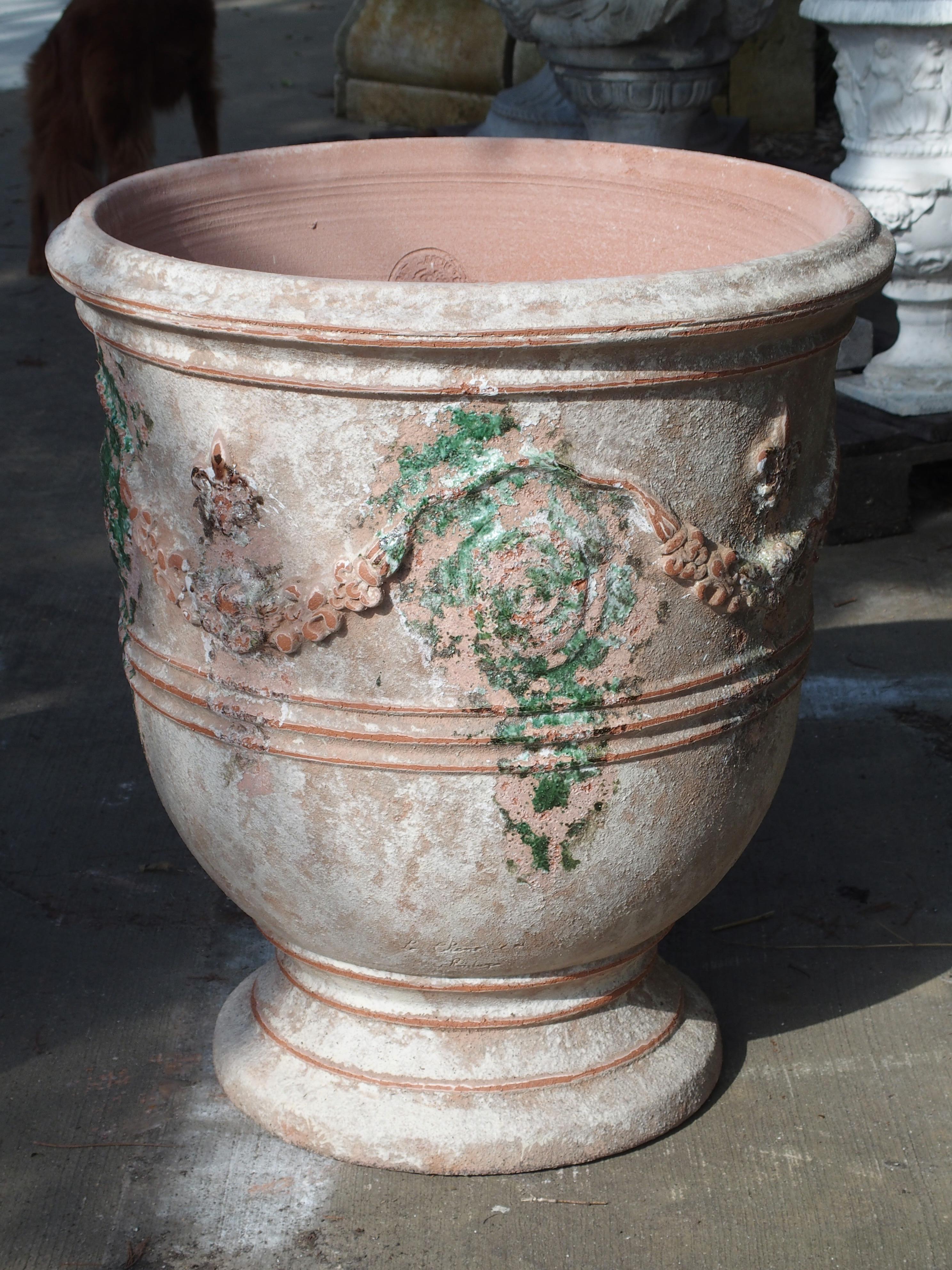 Pair of Antiqued Classic Fleur-de-Lys Anduze Pots from France In Excellent Condition In Dallas, TX
