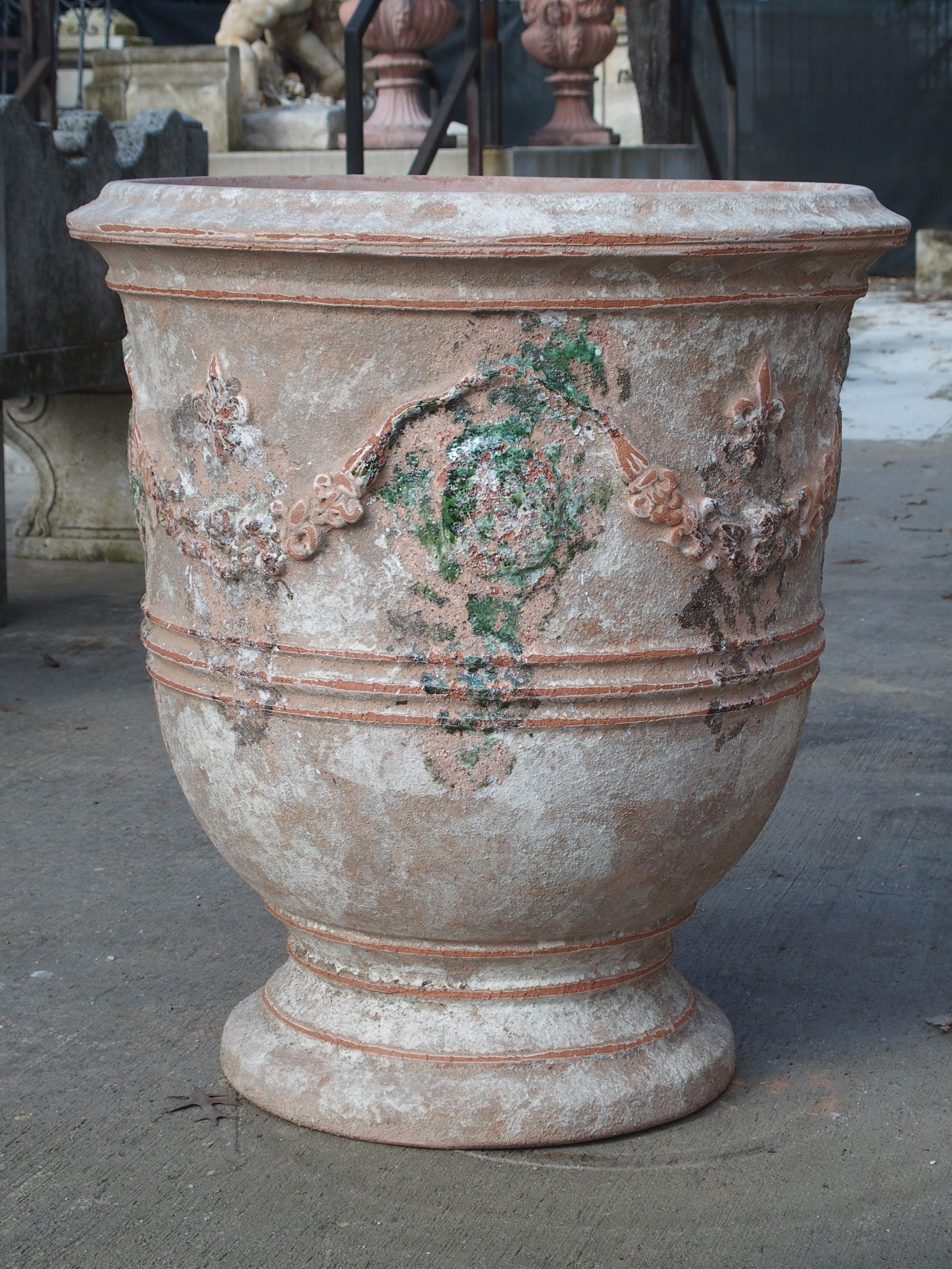 Pair of Antiqued Classic Fleur-de-Lys Anduze Pots from France 2