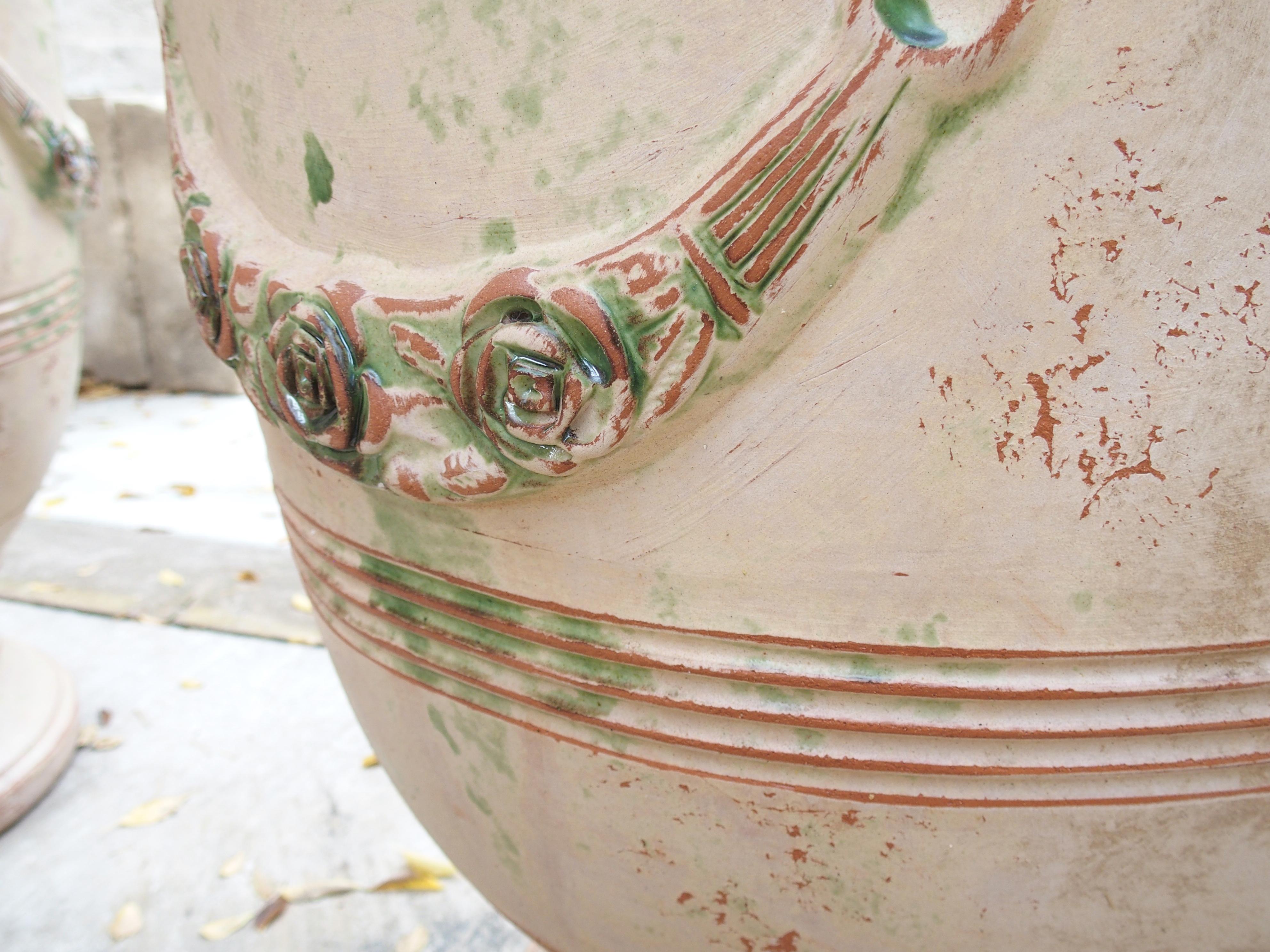 Coppia di vasi Anduze francesi fatti a mano e anticati con finitura tradizionale in vendita 7