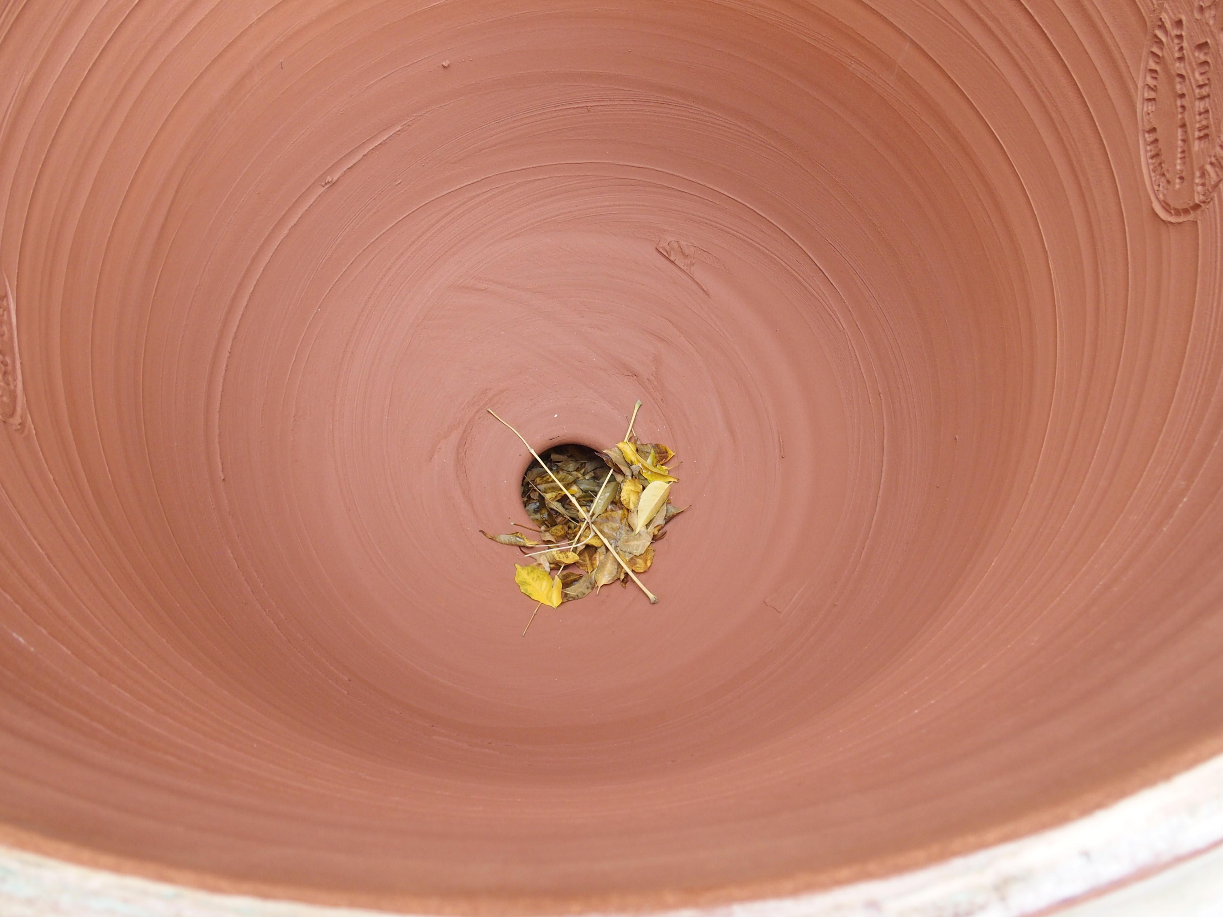Coppia di vasi Anduze francesi fatti a mano e anticati con finitura tradizionale in vendita 1