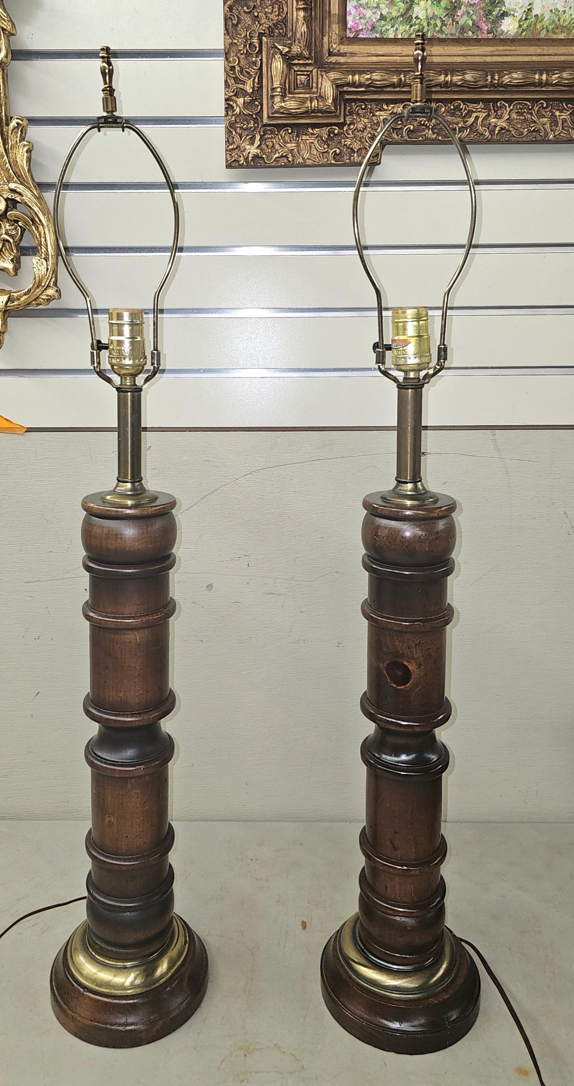 Pair Of Antiqued Pine Wood and Brass Column-Form Table Lamps For Sale 5
